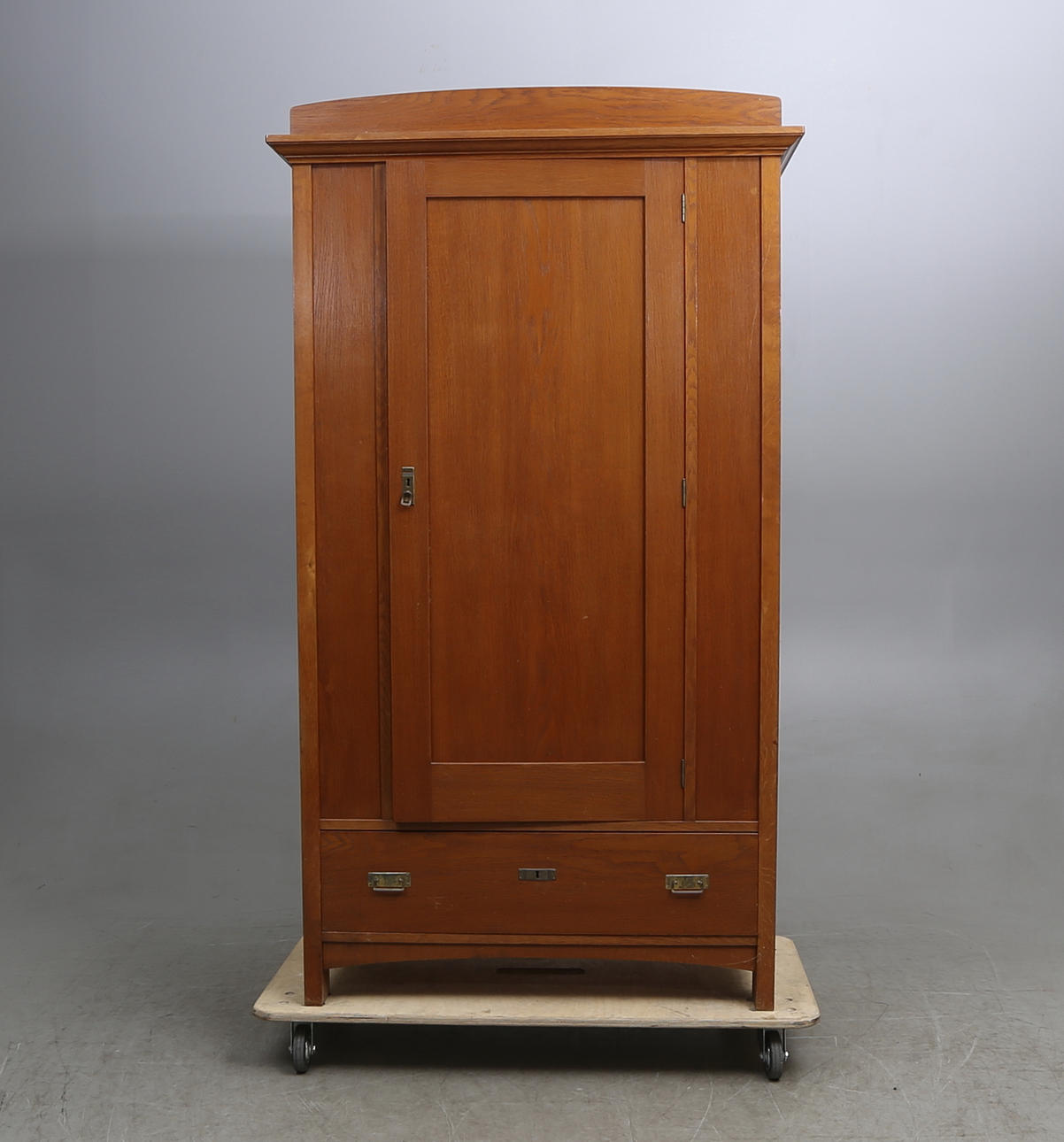 KLÄDSKÅP, jugend, tidigt 1900-tal.