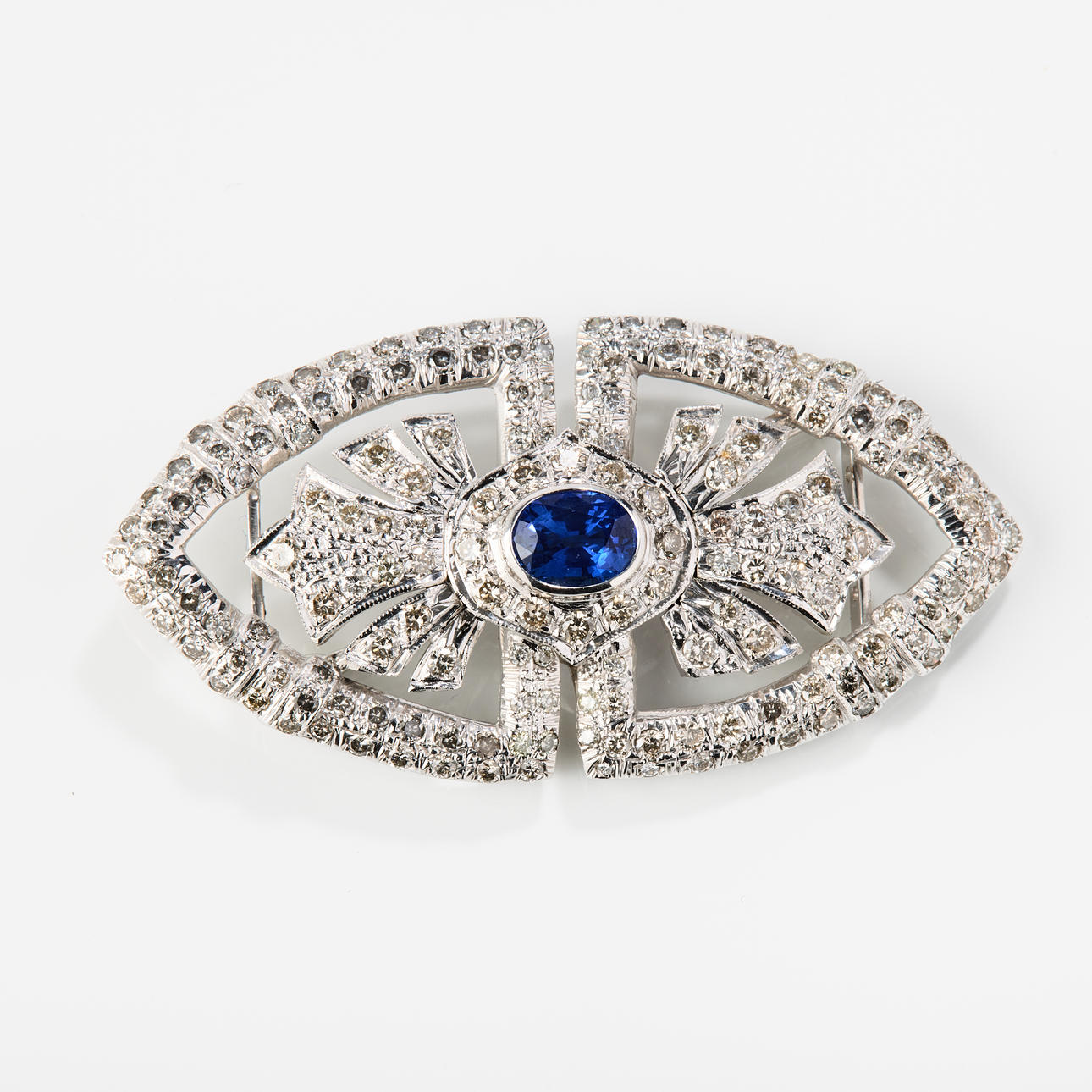 BROSCH, 14K vitguld med en safir och diamanter