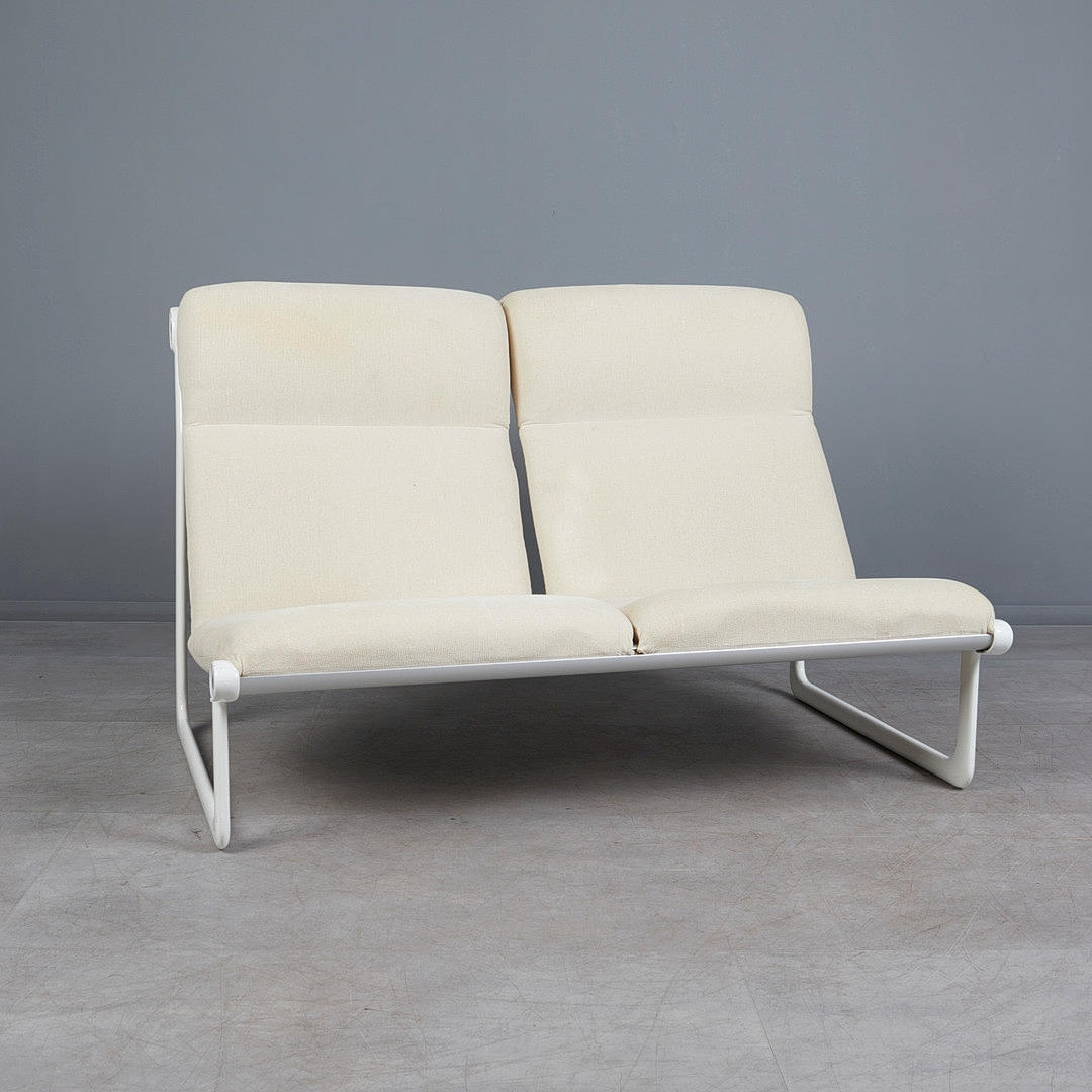BRUCE HANNAH & ANDREW MORRISON. Knoll International, tvåsitssoffa ...