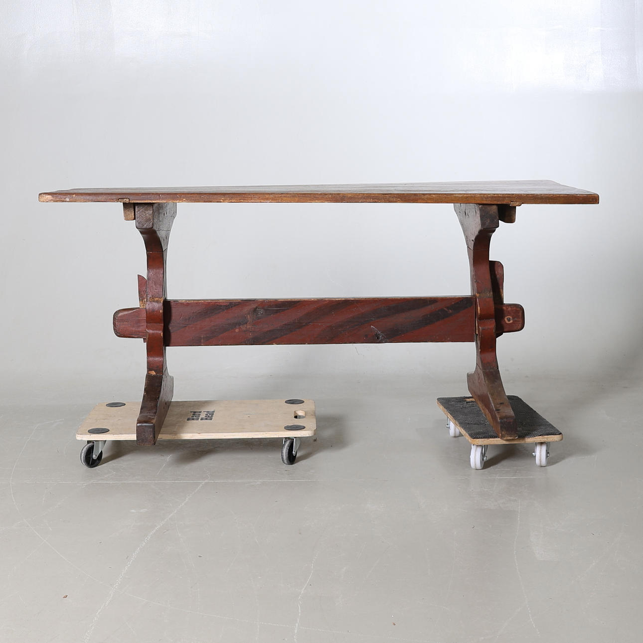 BOCKBORD, bemålat trä. 1800-tal.