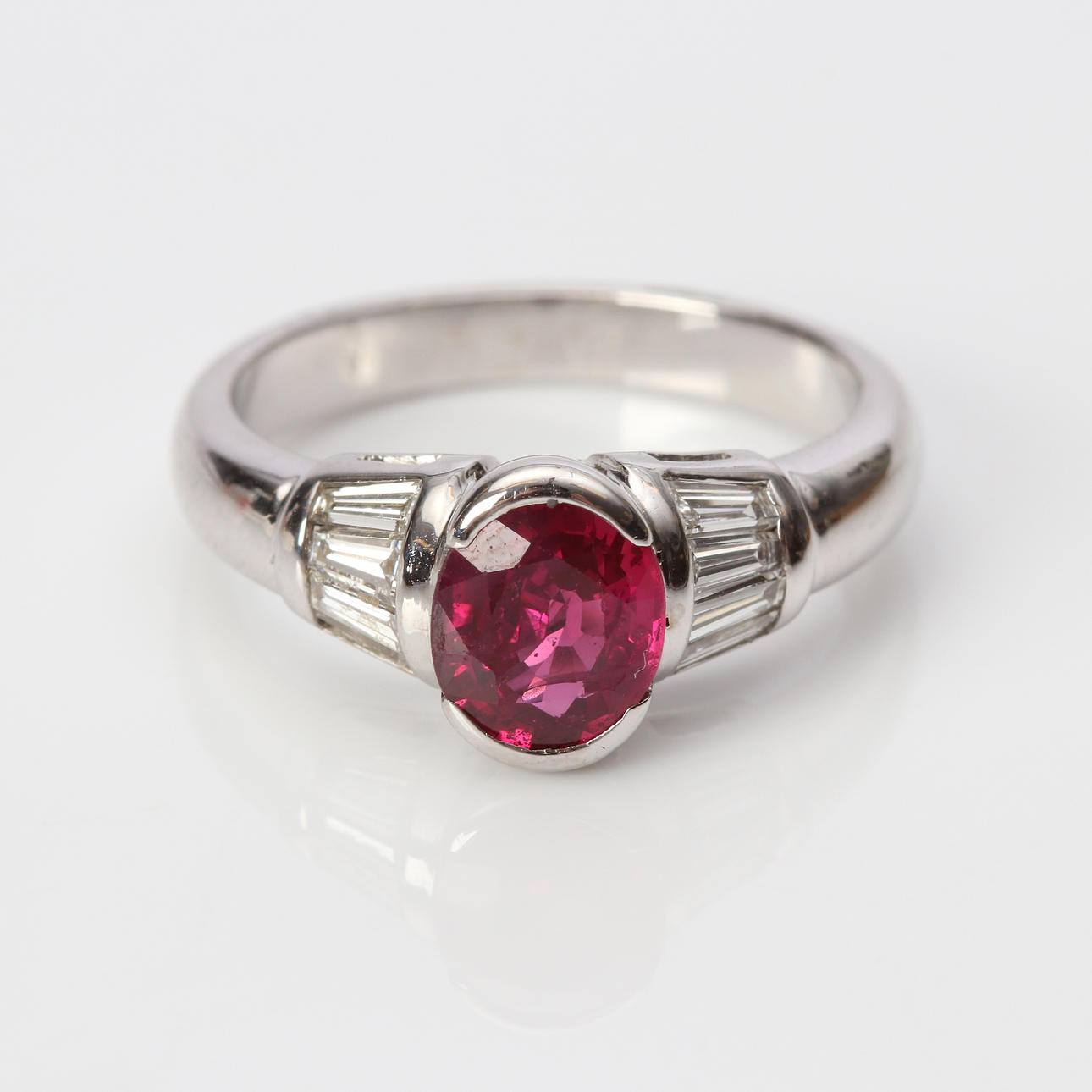 RUBIN & DIAMANTRING 18K.
