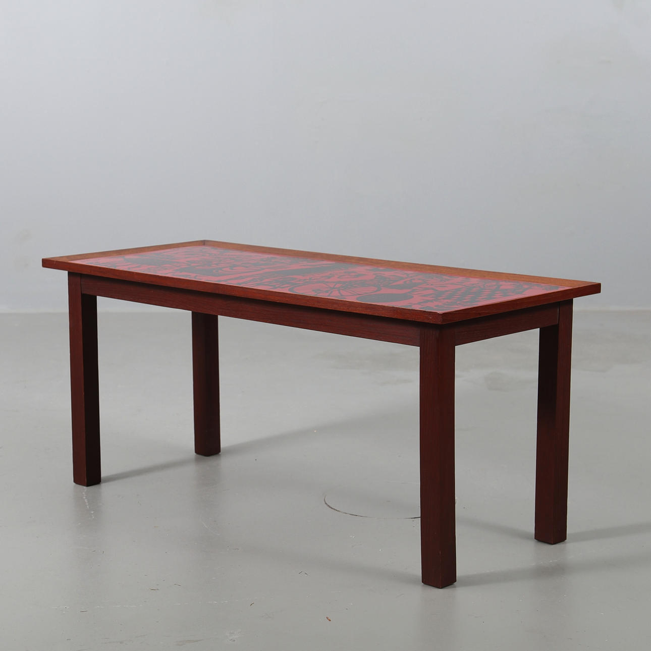 SOFFBORD, Stig Lindberg, Gustavsberg 1950-tal, emaljskiva i rött och svart med motiv ur serien "Karneval", signerat Stig L.