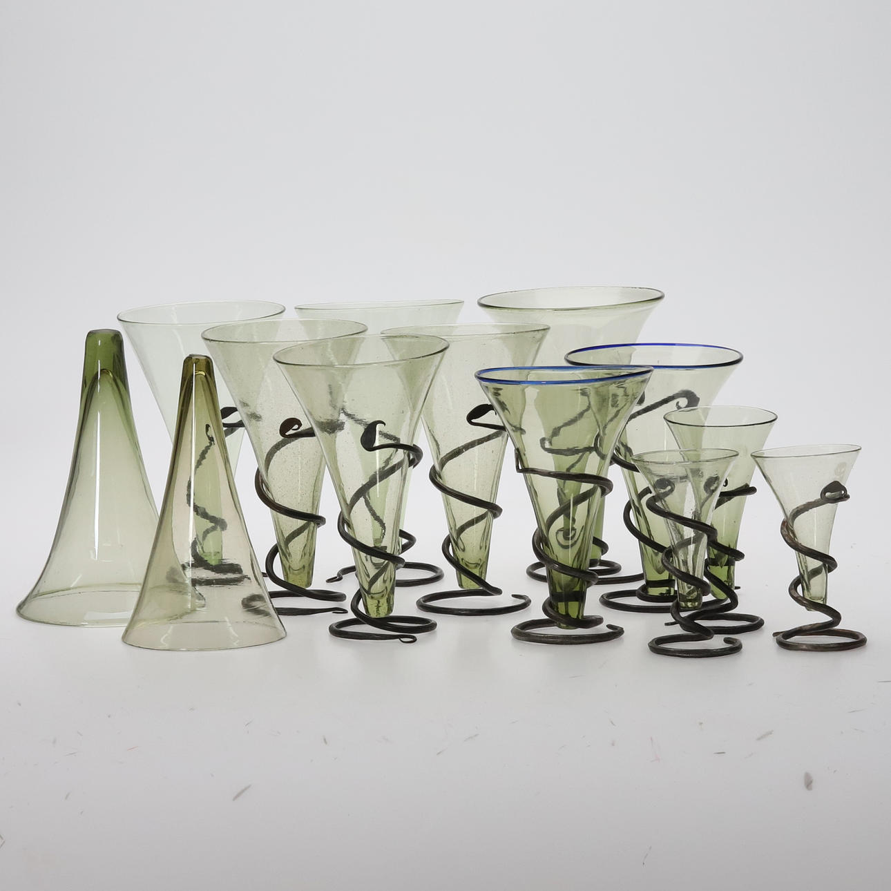 TRATTBÄGARE, 10 st,glas, smide.