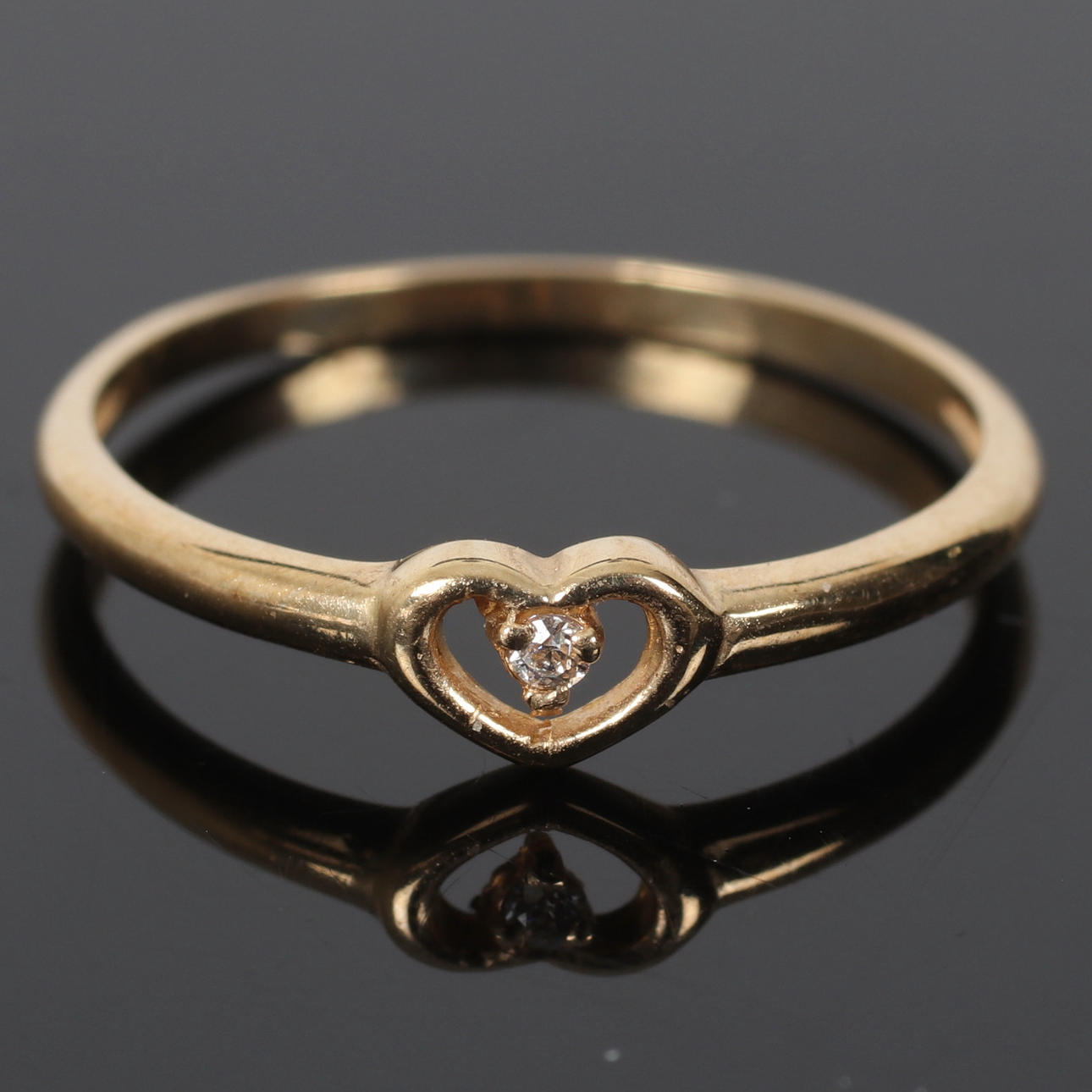 (6A43) RING, 9k guld, med vit sten, 1900-tal.