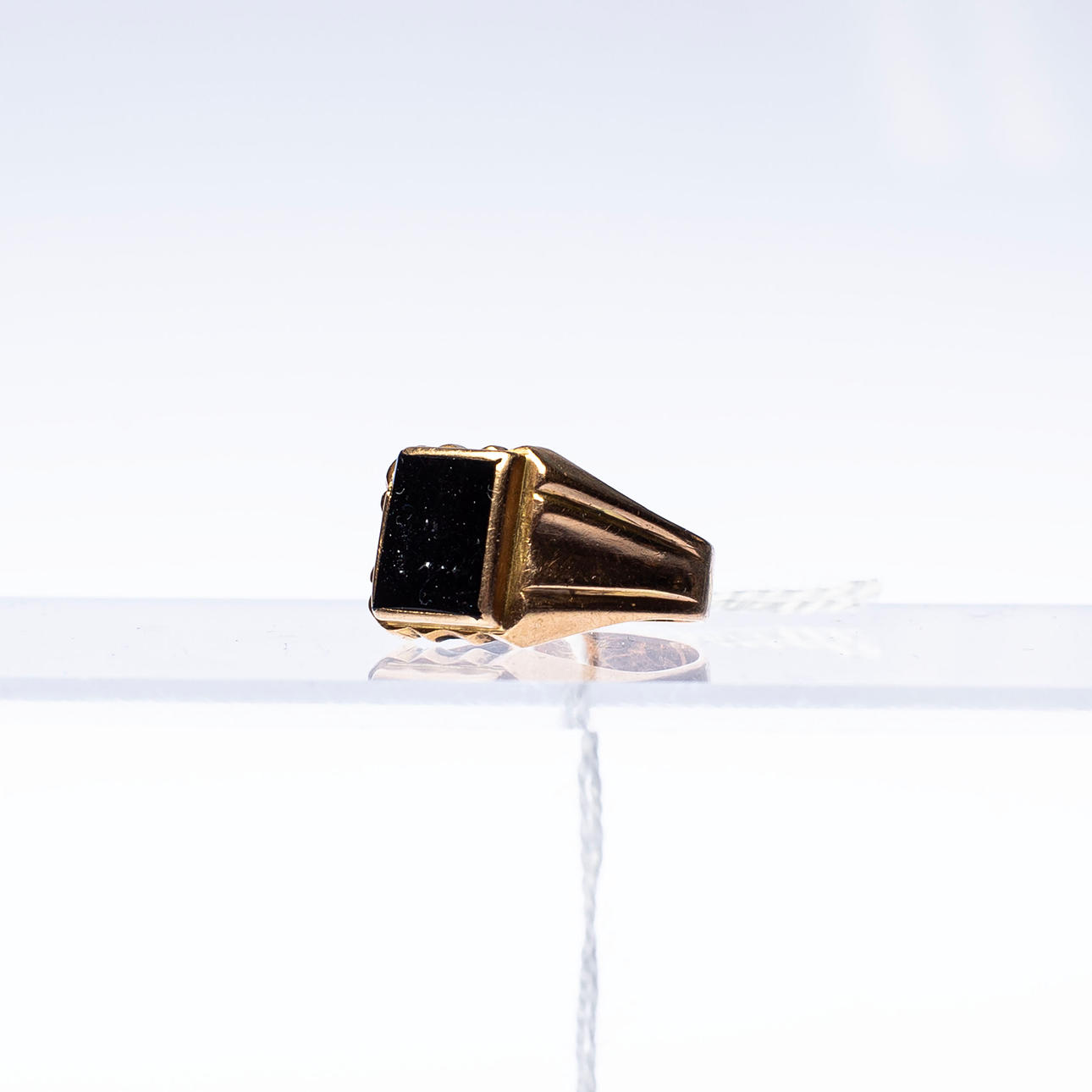 KLACKRING, 18k guld ca 5.9g.