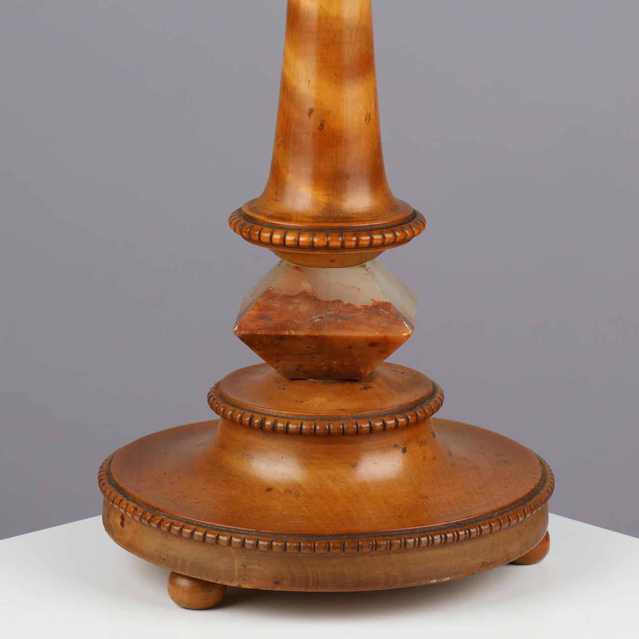 Table lamp in solid wood and alabaster, presumably European lamp ...