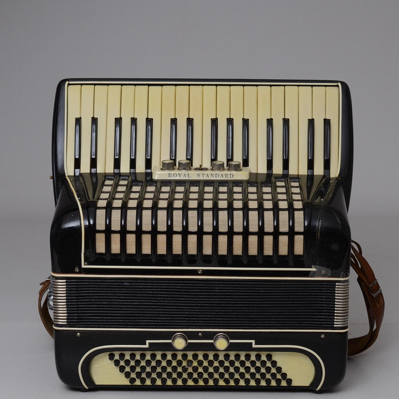 DRAGSPEL, Royal Standard.