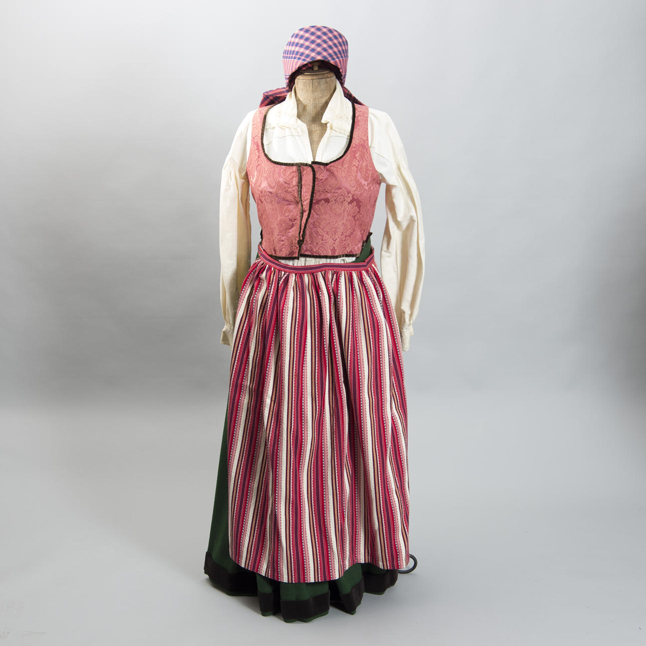 FOLKDRÄKT, Luggude härad.