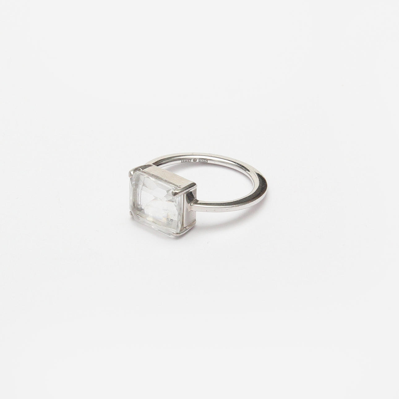 EFVA ATTLING. RING, silver/Bergkristall.