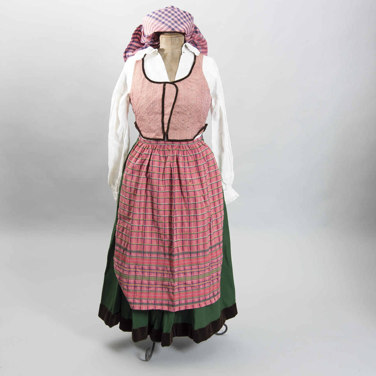 FOLKDRÄKT, Luggude härad.