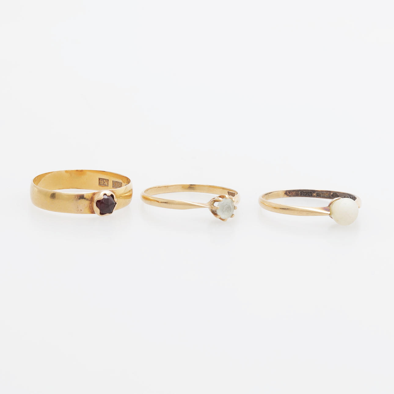 RINGAR, 3 st, guld, 18K, totalvikt 3,79 gram.