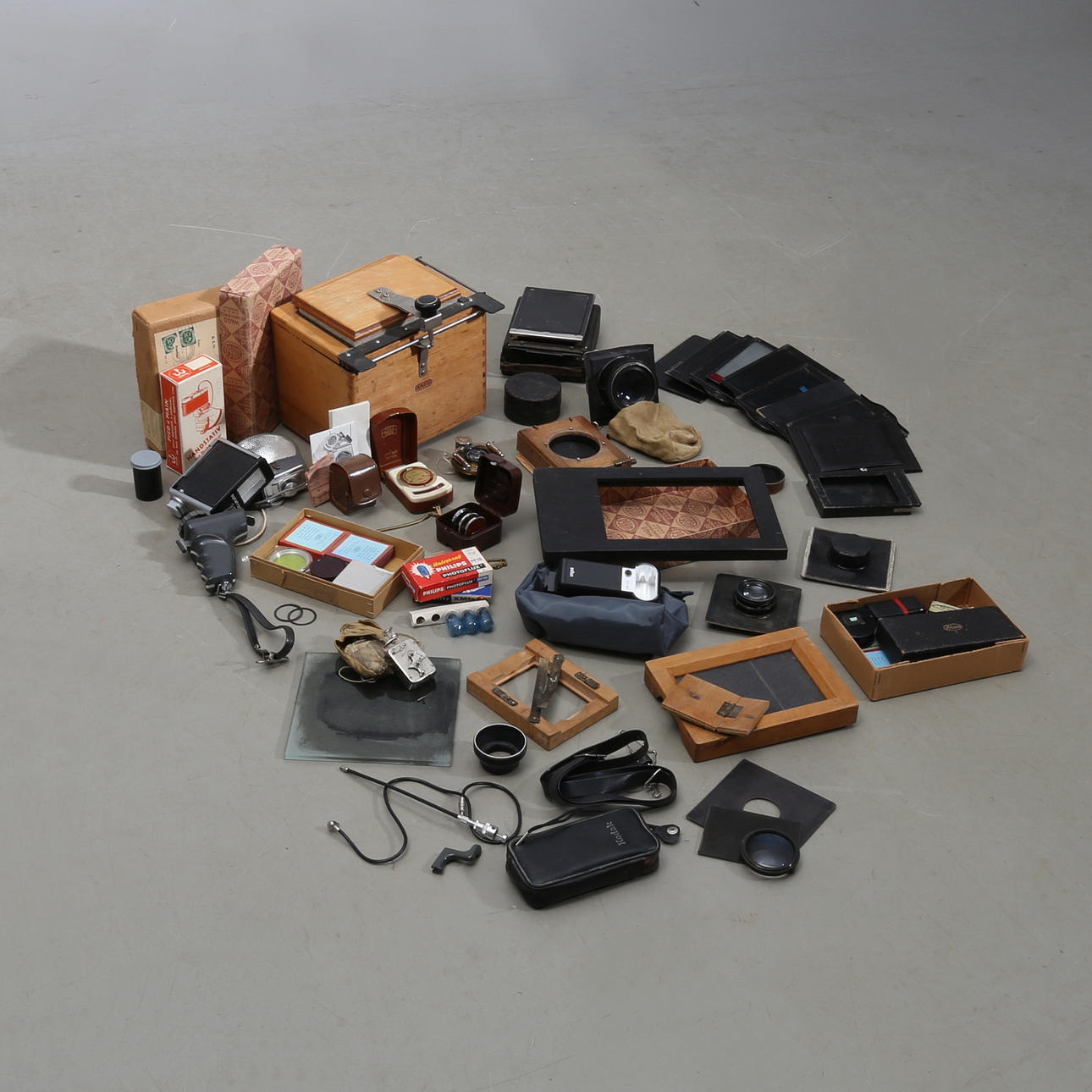 KAMERATILLBEHÖR, bl a Zeiss Ikon, varierande ålder och tillverkning.