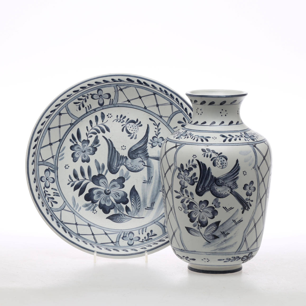 FAT samt VAS, fajans, Irma Claesson, Rörstrand.