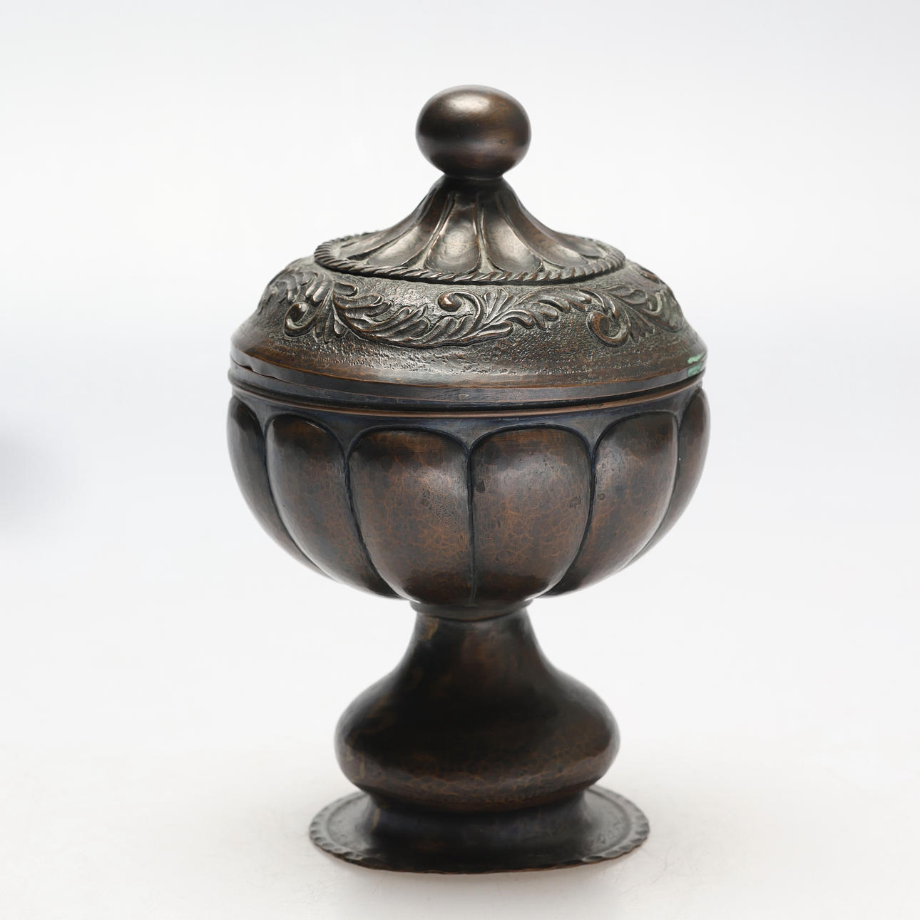 LOCKURNA. Metall, märkt H.Borg 1928.
