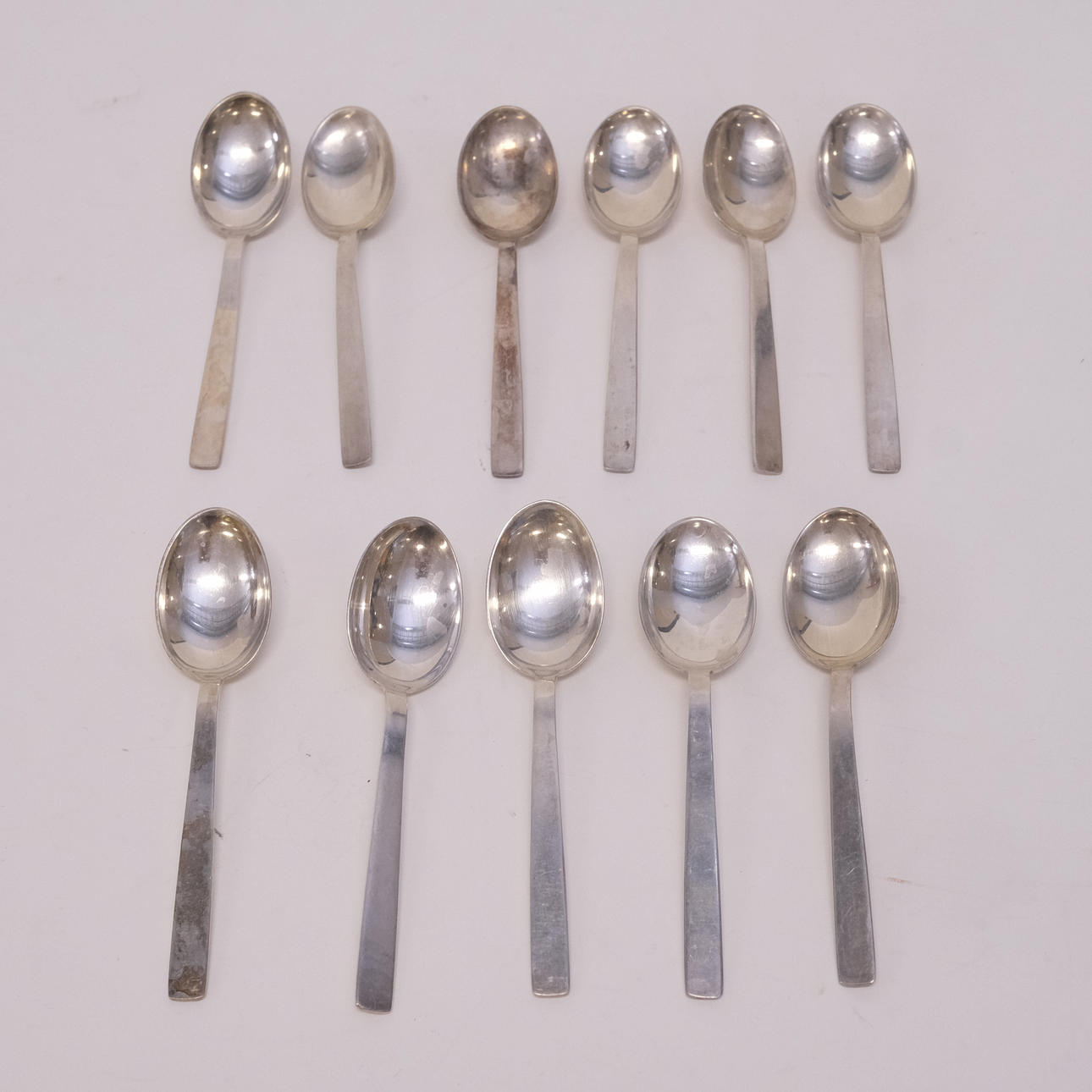 MOCKASKEDAT, ELVA STYCKEN, SILVER.