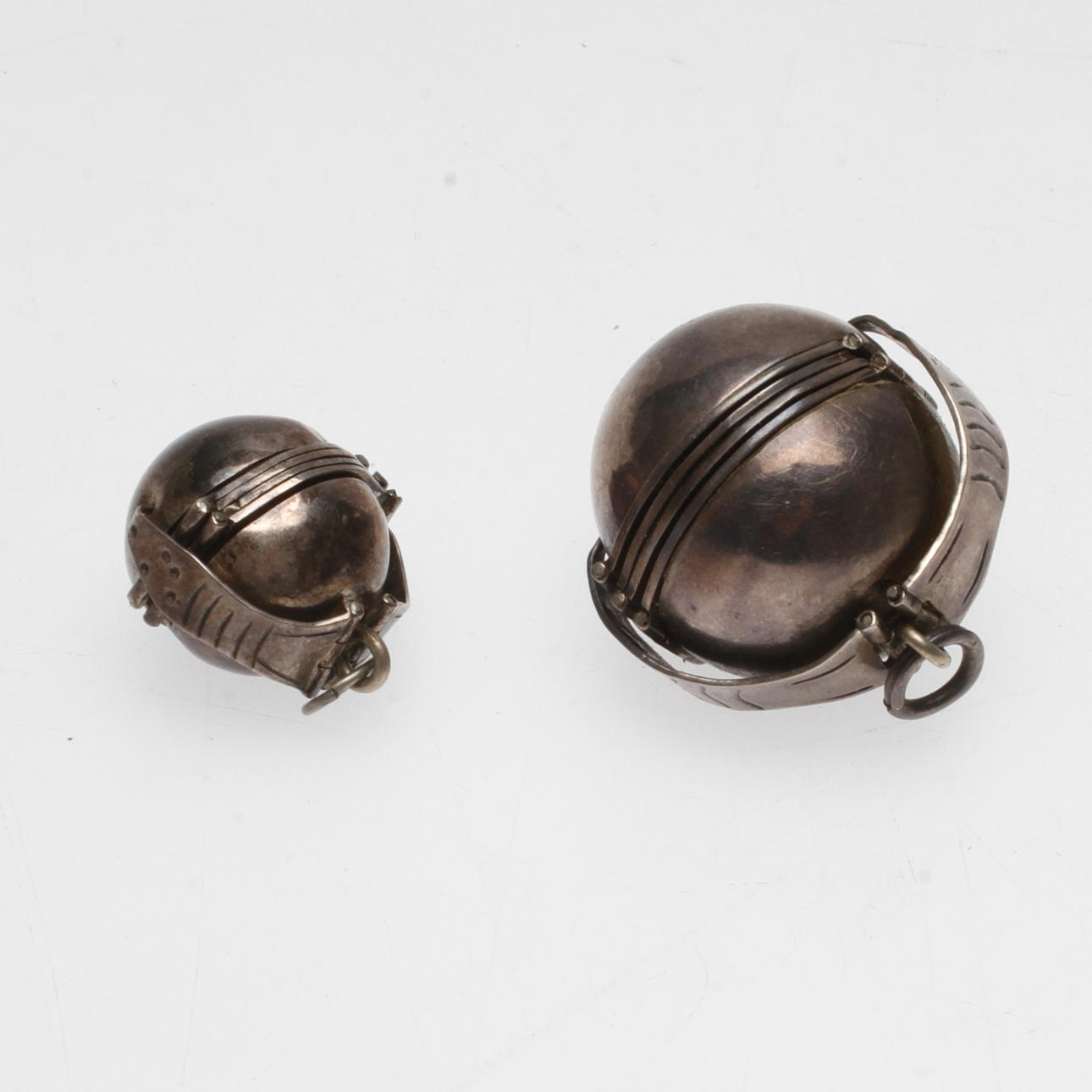 MEDALJONGER, 2 st, silver, 1900-tal.