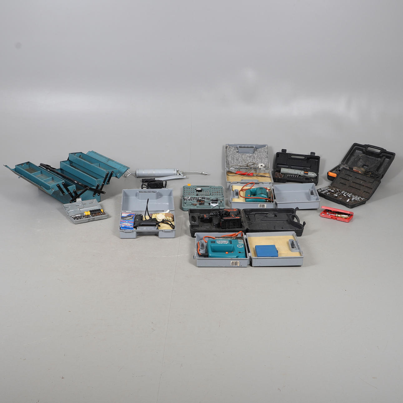 ASSORTED POWER TOOLS. Miscellaneous - Modern Tools - Auctionet