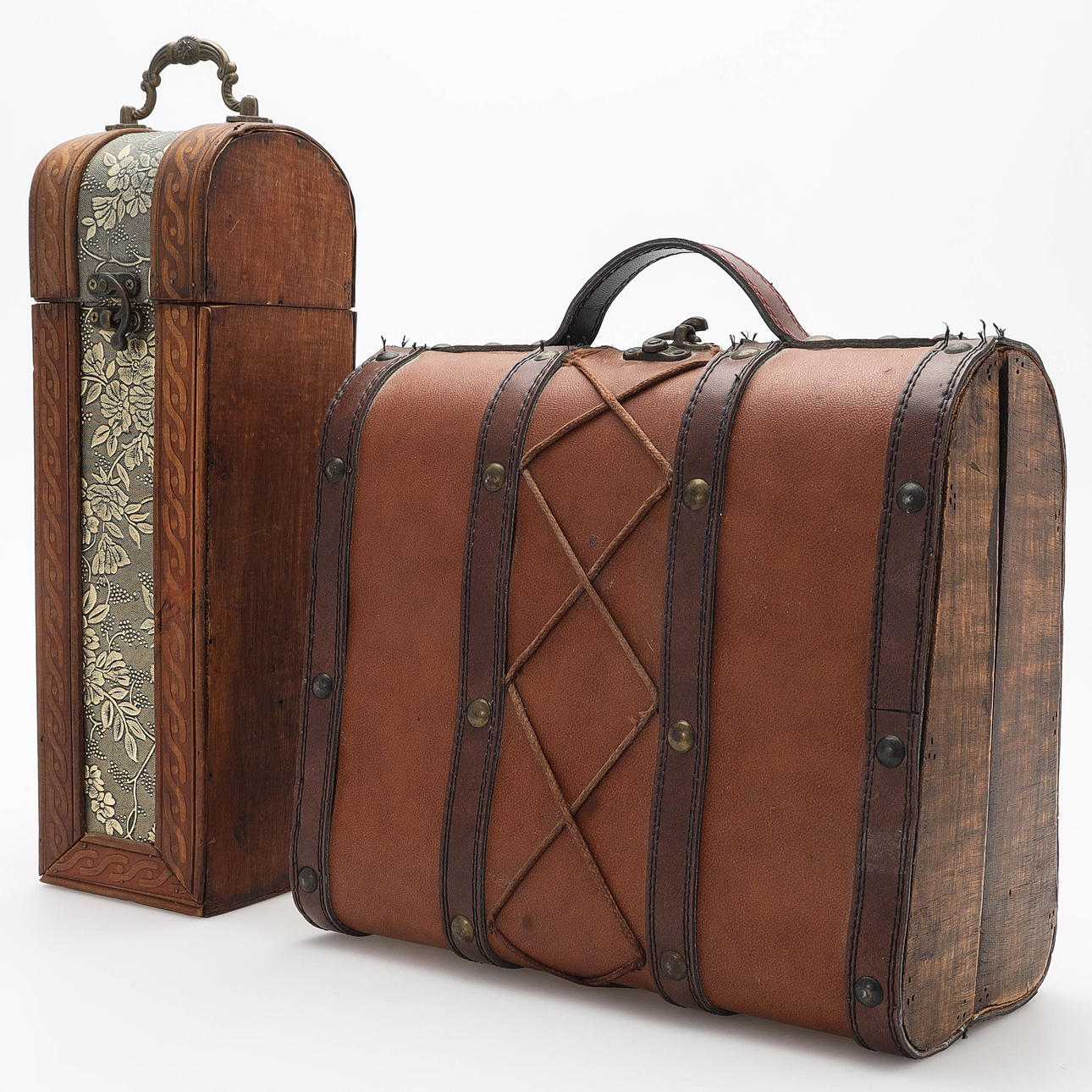 KOFFERT/VÄSKOR, 2 st, ena för flaska, tidigt 1900-tal.