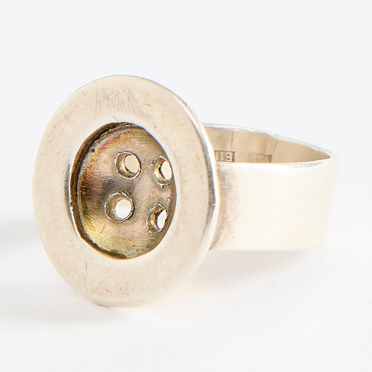 KARIN FERNER. Ring, i form av knapp, sterlingsilver, Falun 2011.