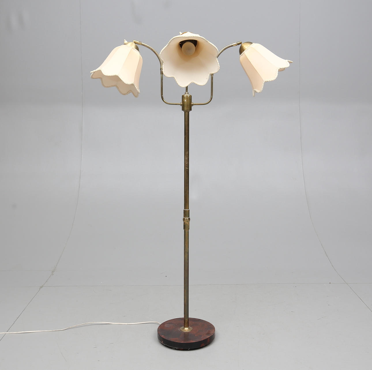 GOLVLAMPA, 1900-talets mitt.