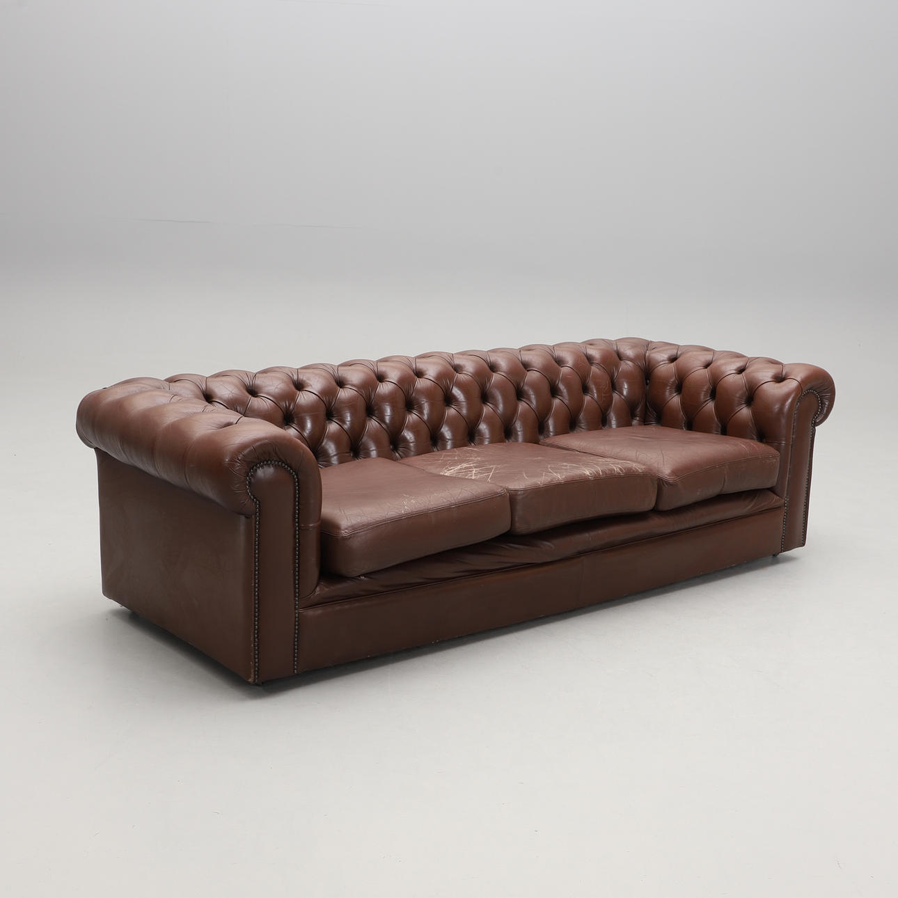 SOFFA, Chesterfield-modell.