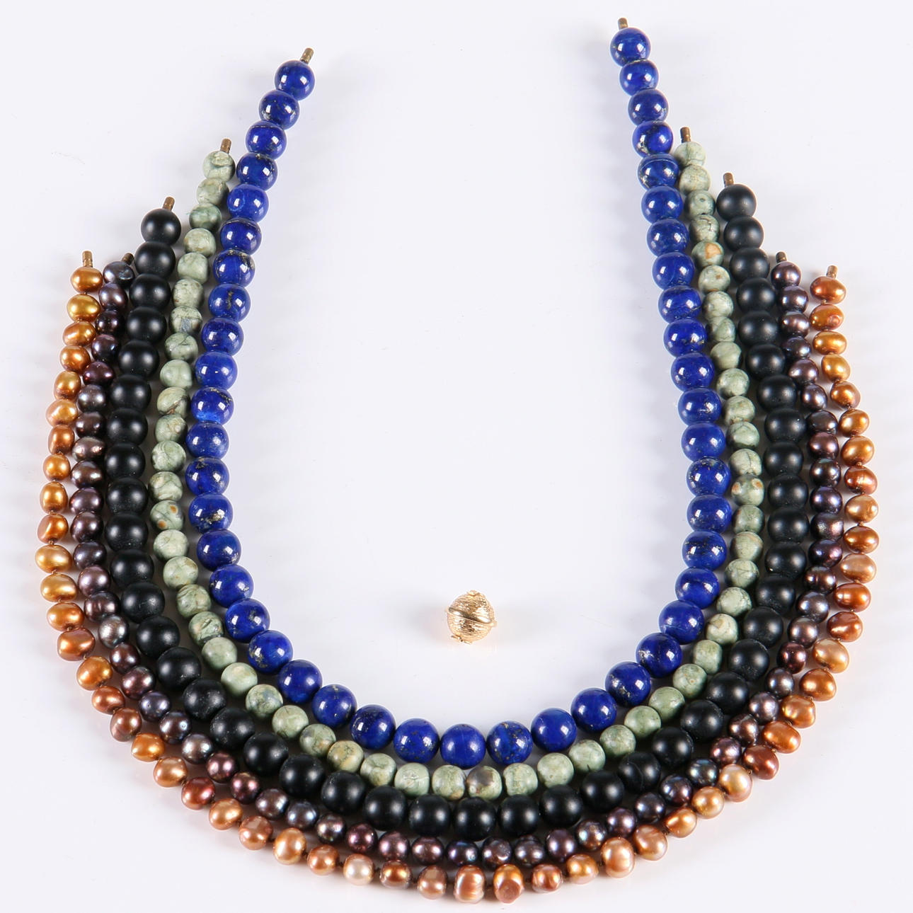 COLLIER, 5 st. Med 18k guldlås, Per Borup.