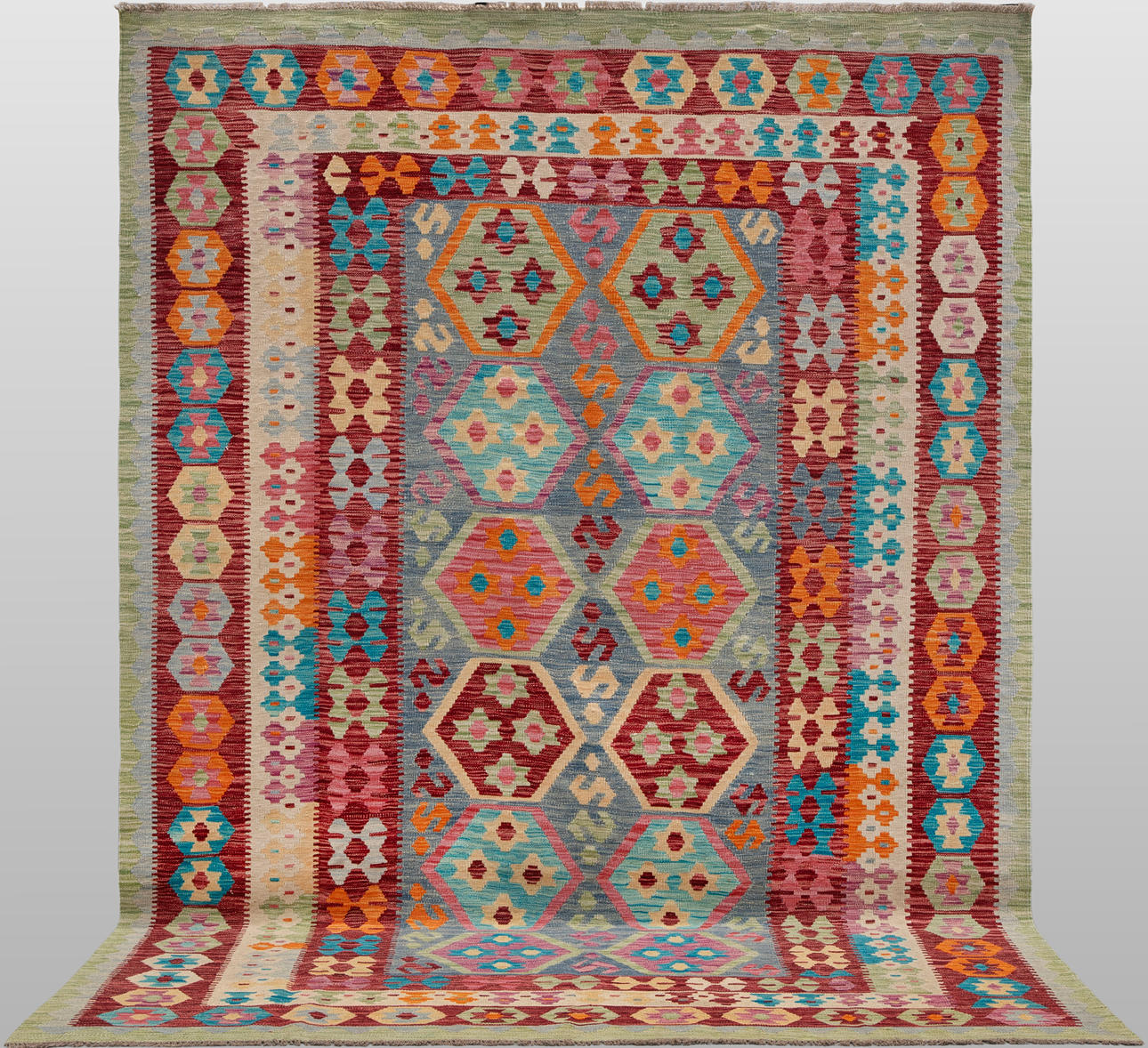 MATTA. Kelim klassisk design, 295 x 209 cm.