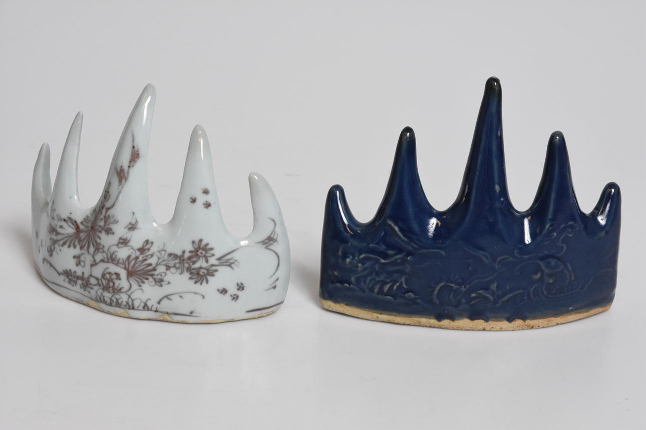 PENSELSTÄLL, 2 st porslin Kina.