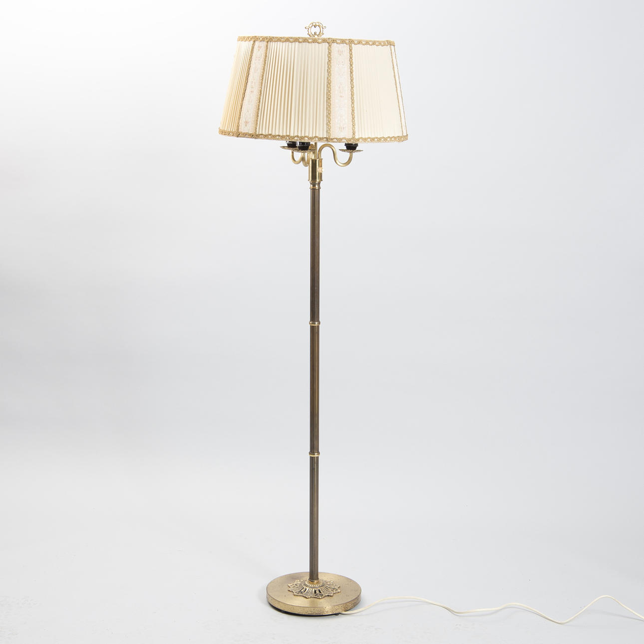 GOLVLAMPA, mässing, 1900-talets mitt.