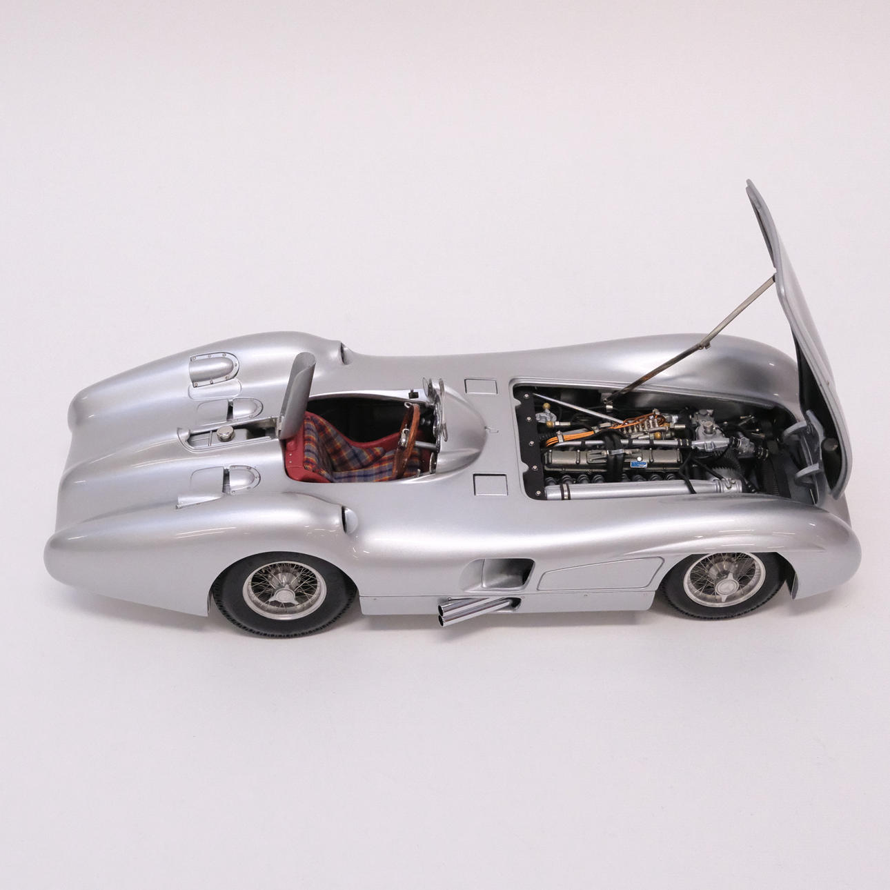 CMC. MODEL CAR, MERCEDES-BENZ. SCALE 1:18. Toys - Model cars