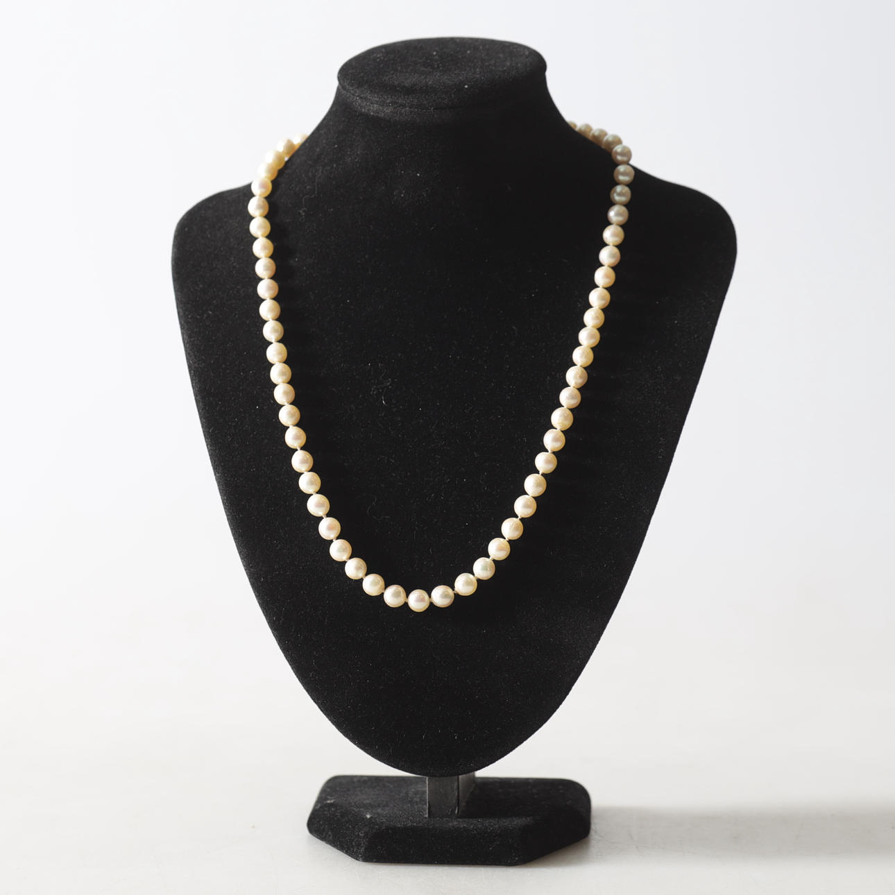 PÄRLCOLLIER, lås i 18K guld.