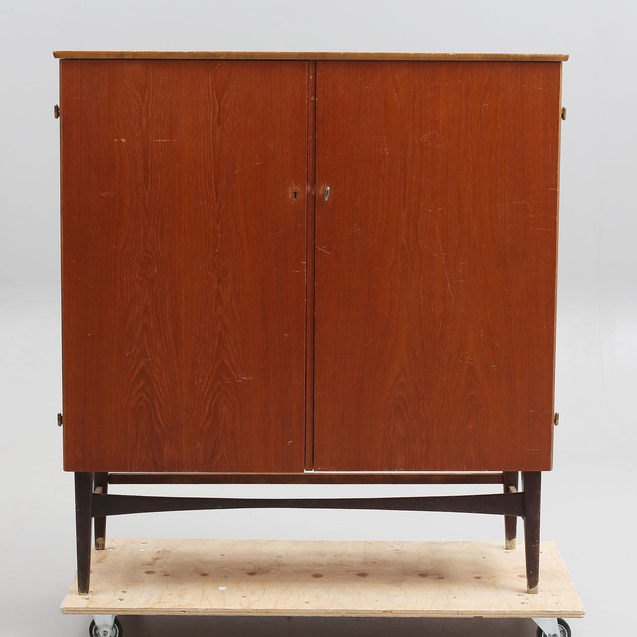 SKÅP, teak, omkring 1900-talets mitt.