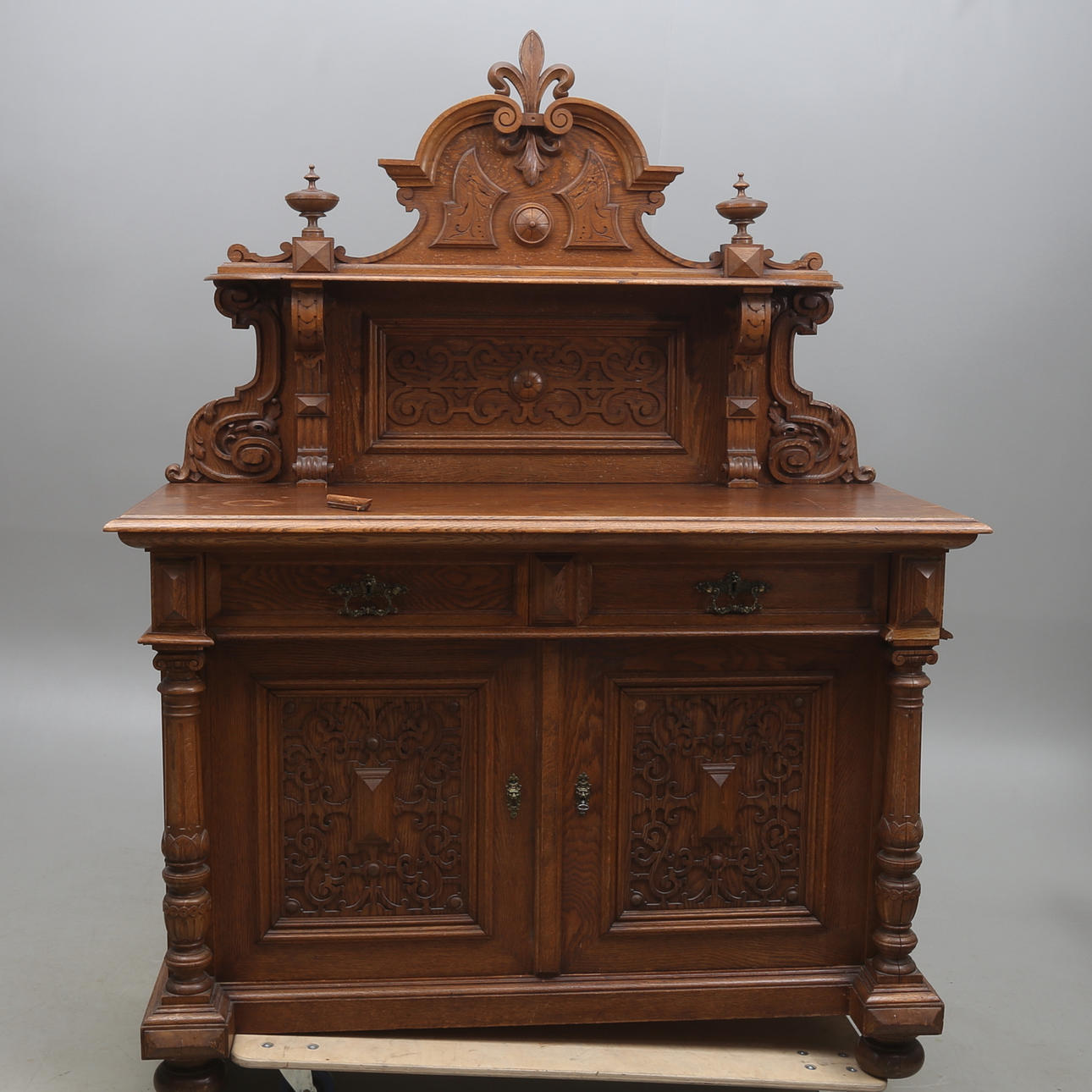 BUFFÉ, ek, nyrenässans, omkring sekelskiftet 1900.