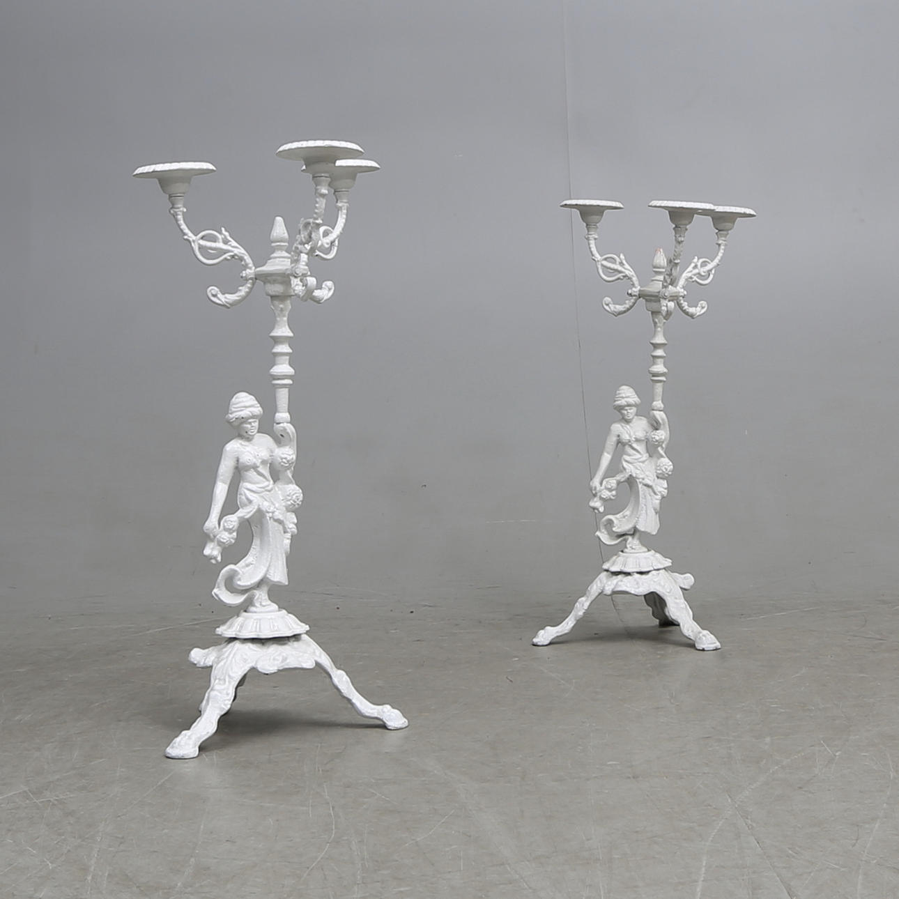 KANDELABRAR, ett par, nyrenässans-stil, 2000-tal.