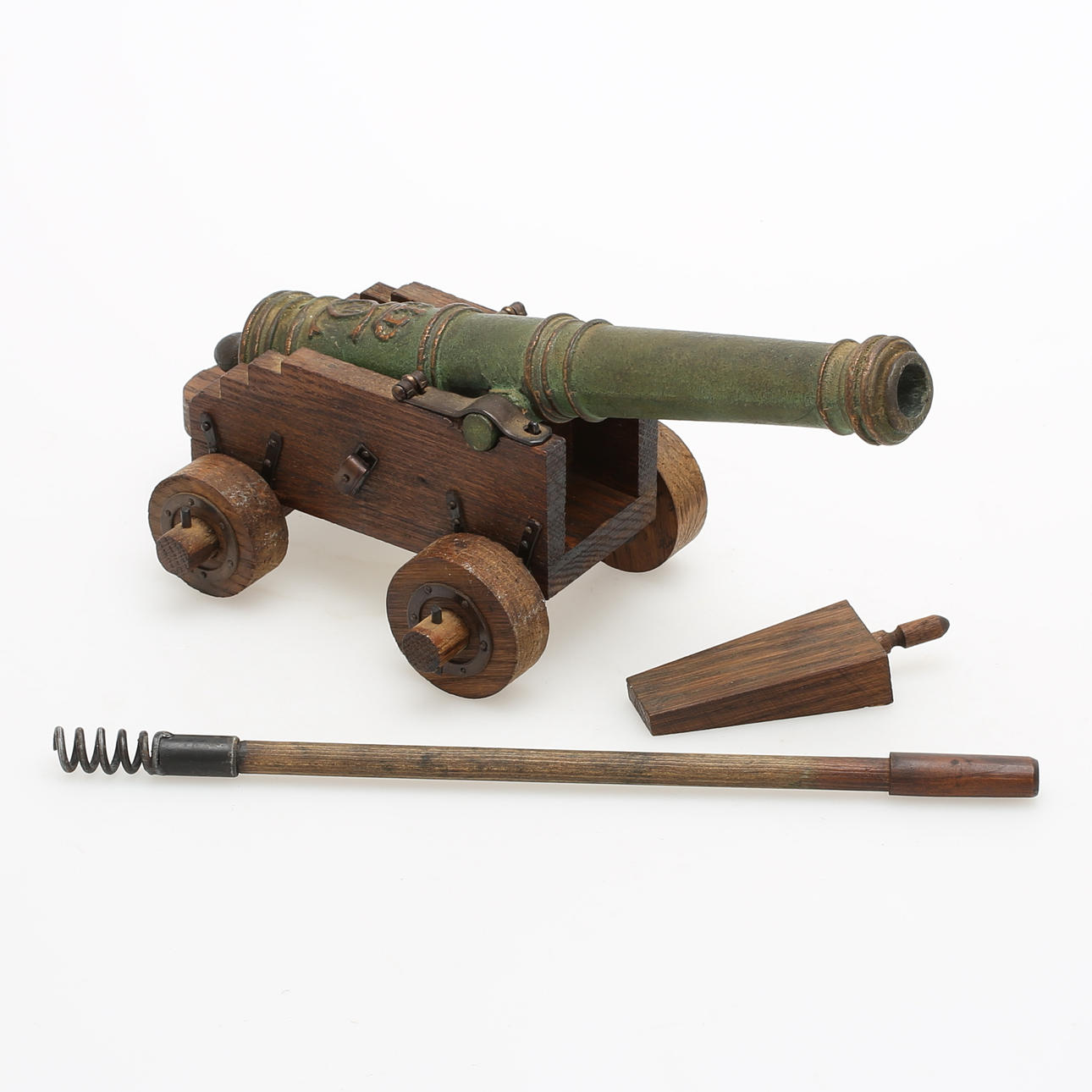 SALUTKANON, brons, Svensk Metallkonst AB, Karlskrona.