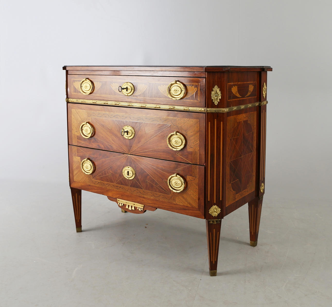 BYRÅ, gustaviansk stil, 1800-tal.