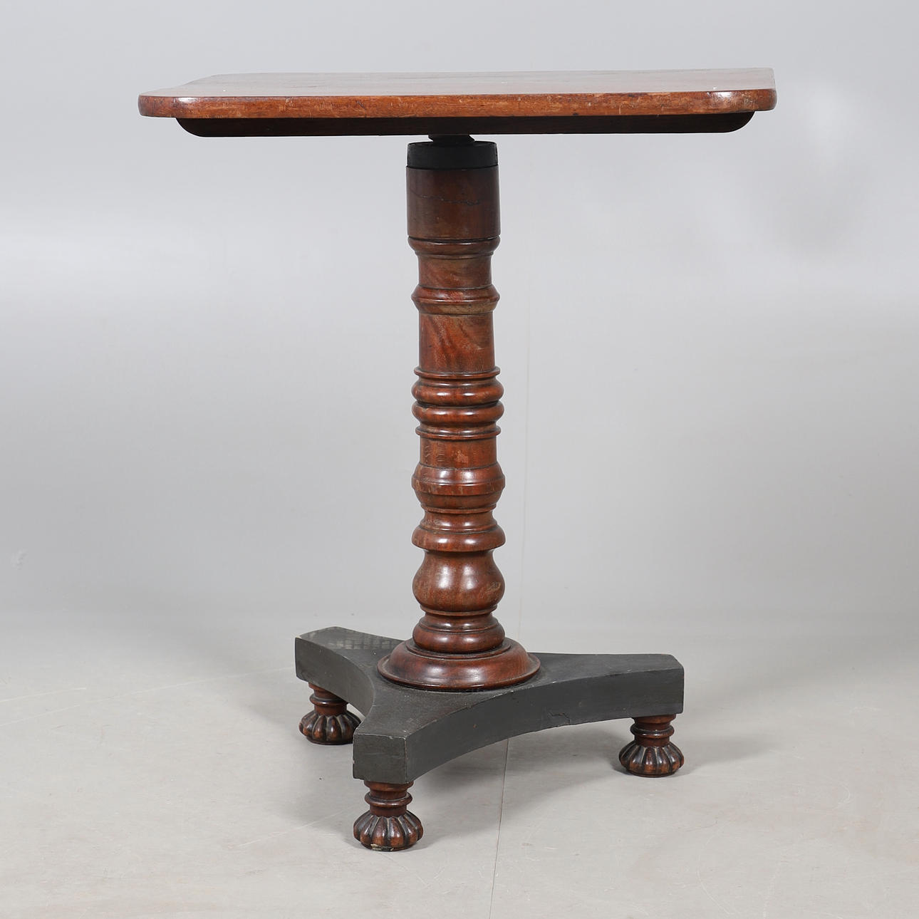 VICTORIAN MAHOGANY ADJUSTABLE READING TABLE. Furniture - Tables - Auctionet