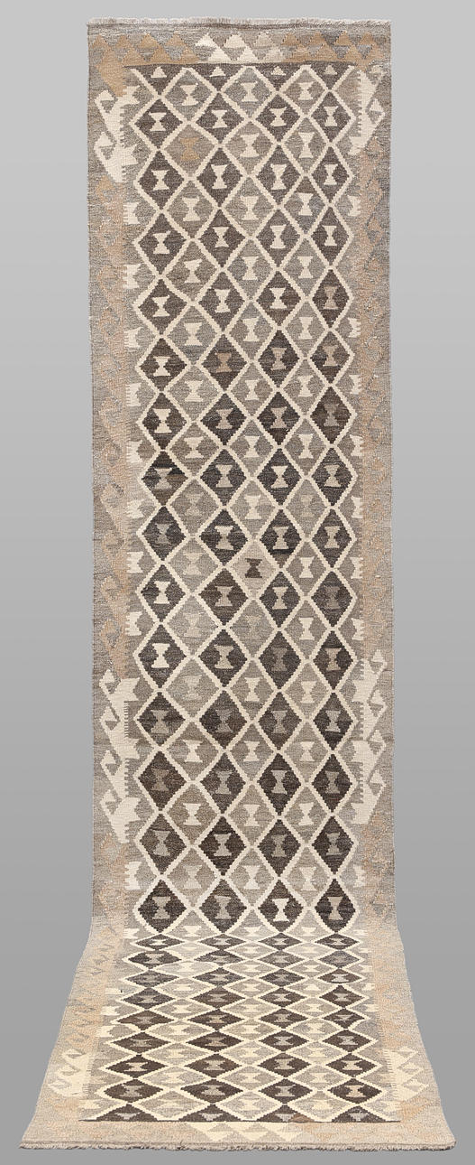 MATTA, "Kelim", galleri, 391 x 82 cm.