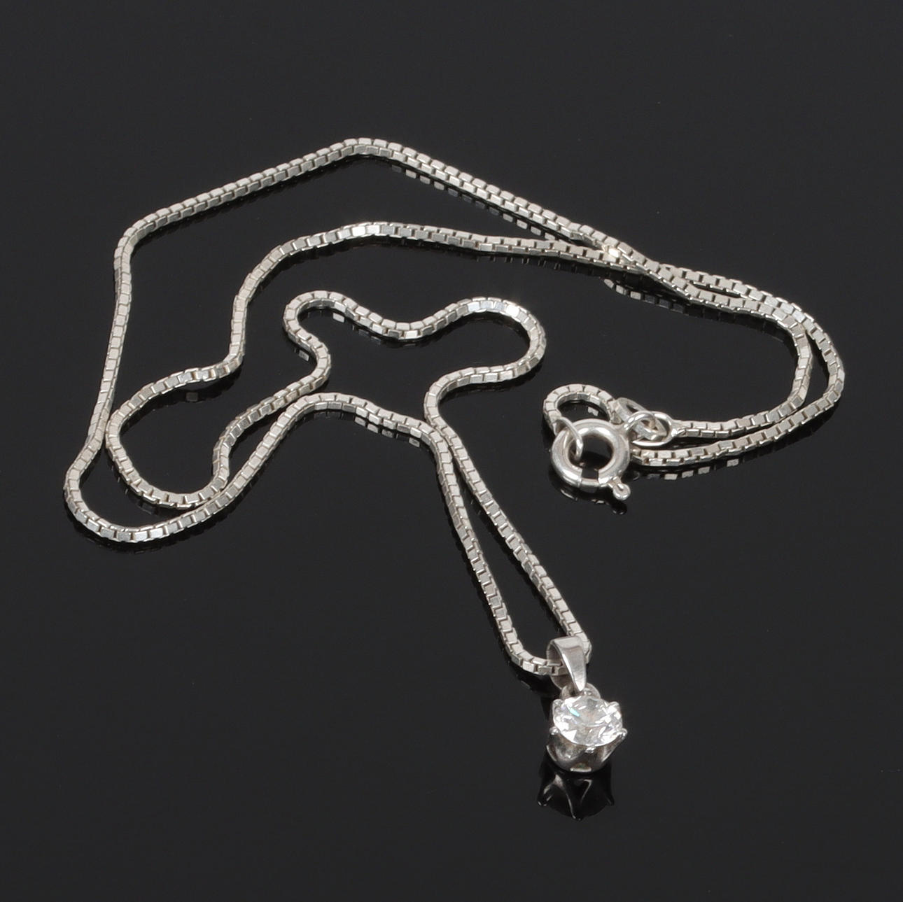HÄNGE och KEDJA, Sterling silver, med vit sten, 1900-talets andra hälft.