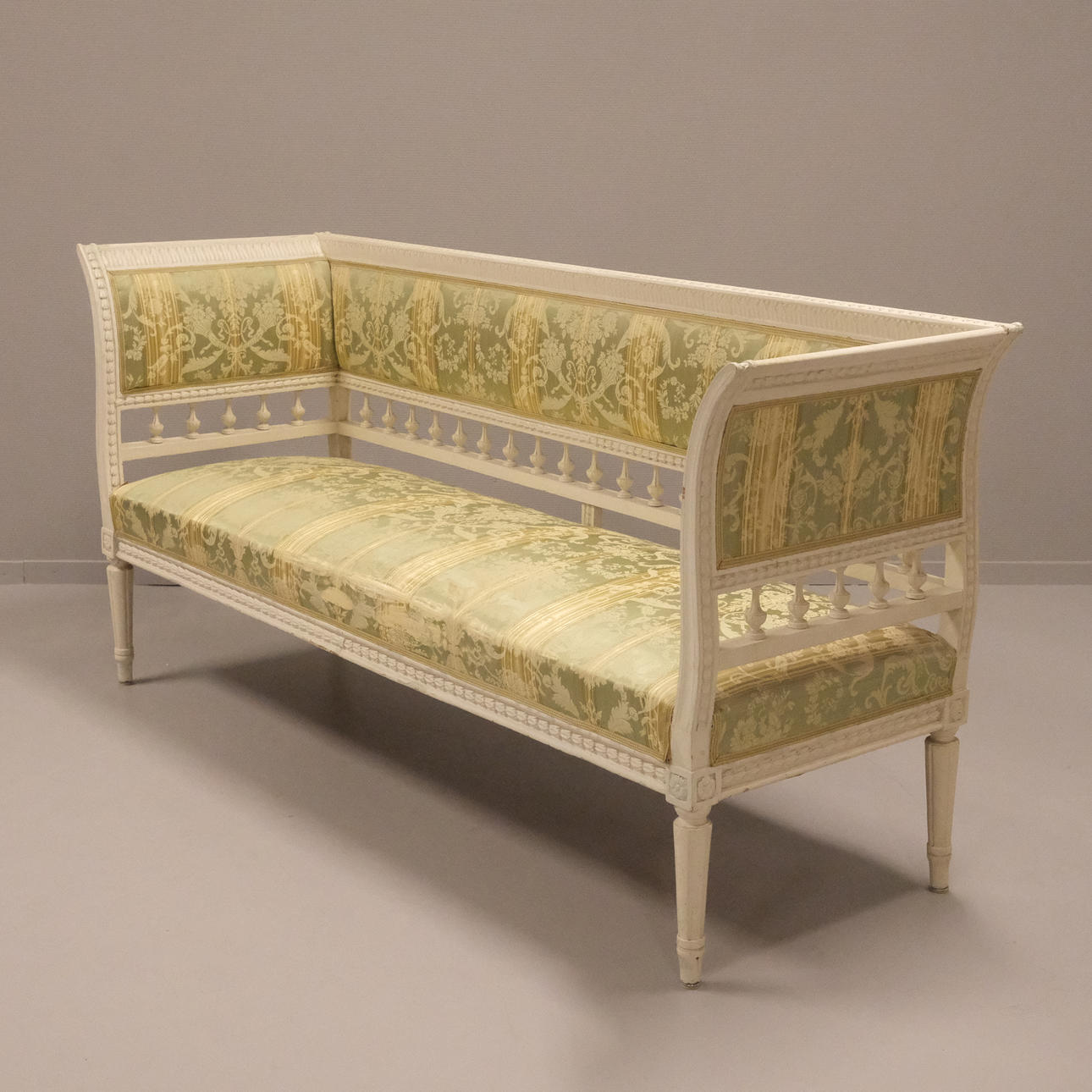 SOFFA, GUSTAVIANSK STIL, OMKRING 1900.