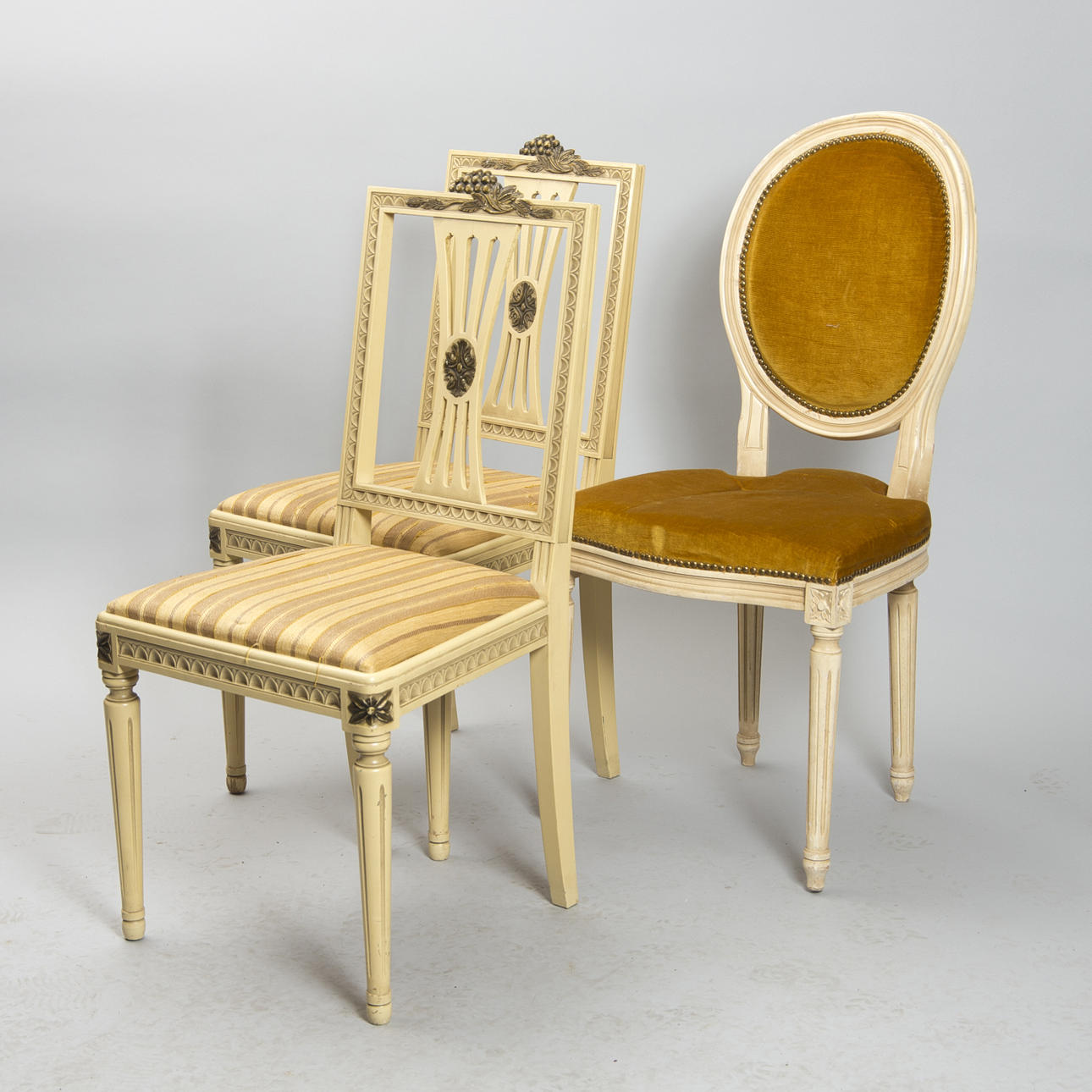 STOLAR, 3 stycken, vitmålade, gustaviansk stil.