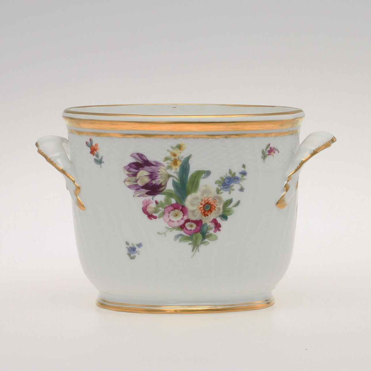 VINKYLARE/YTTERFODER Porslin, "Saxisk blomst", Royal Copenhagen.