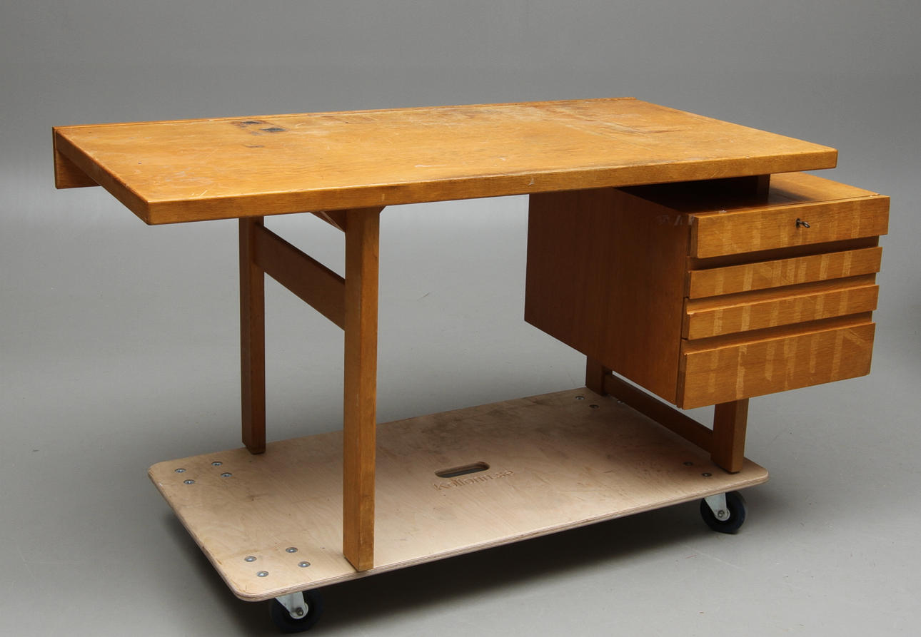 SKRIVBORD, med hurts, 1960/70-tal.