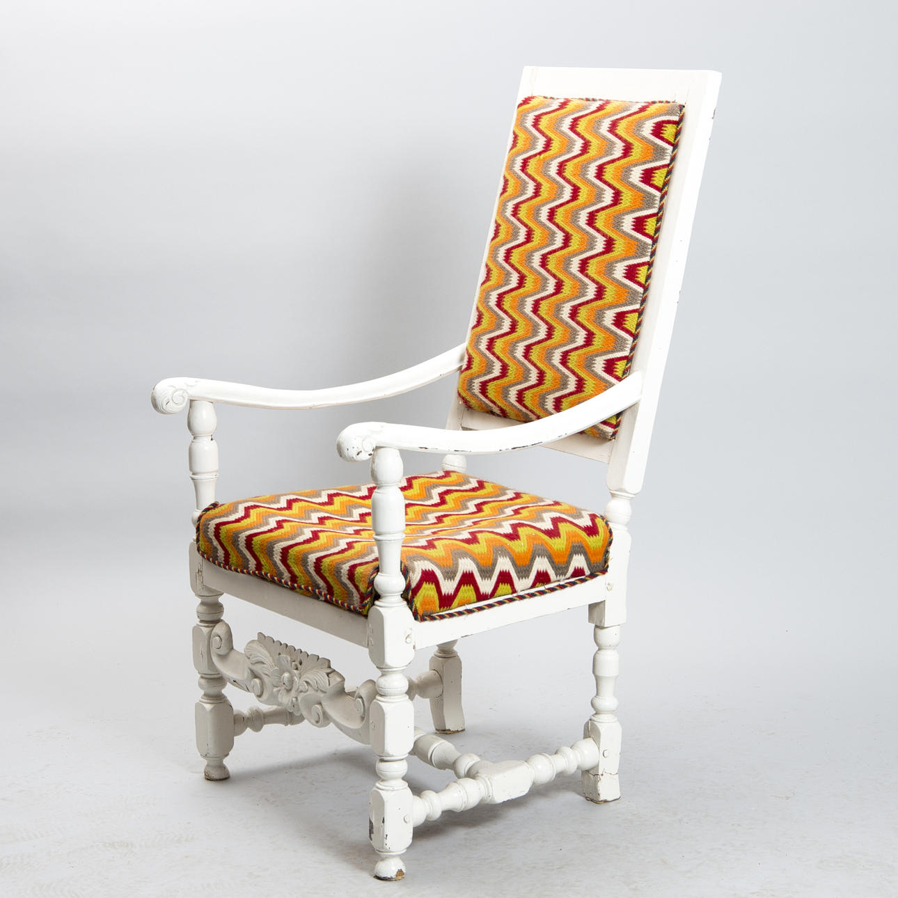 KARMSTOL, vitmålad, barockstil, 1800/1900-tal.