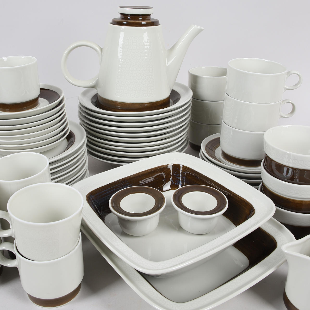 OLLE ALBERIUS. Dinnerware parts, 67 pcs, 