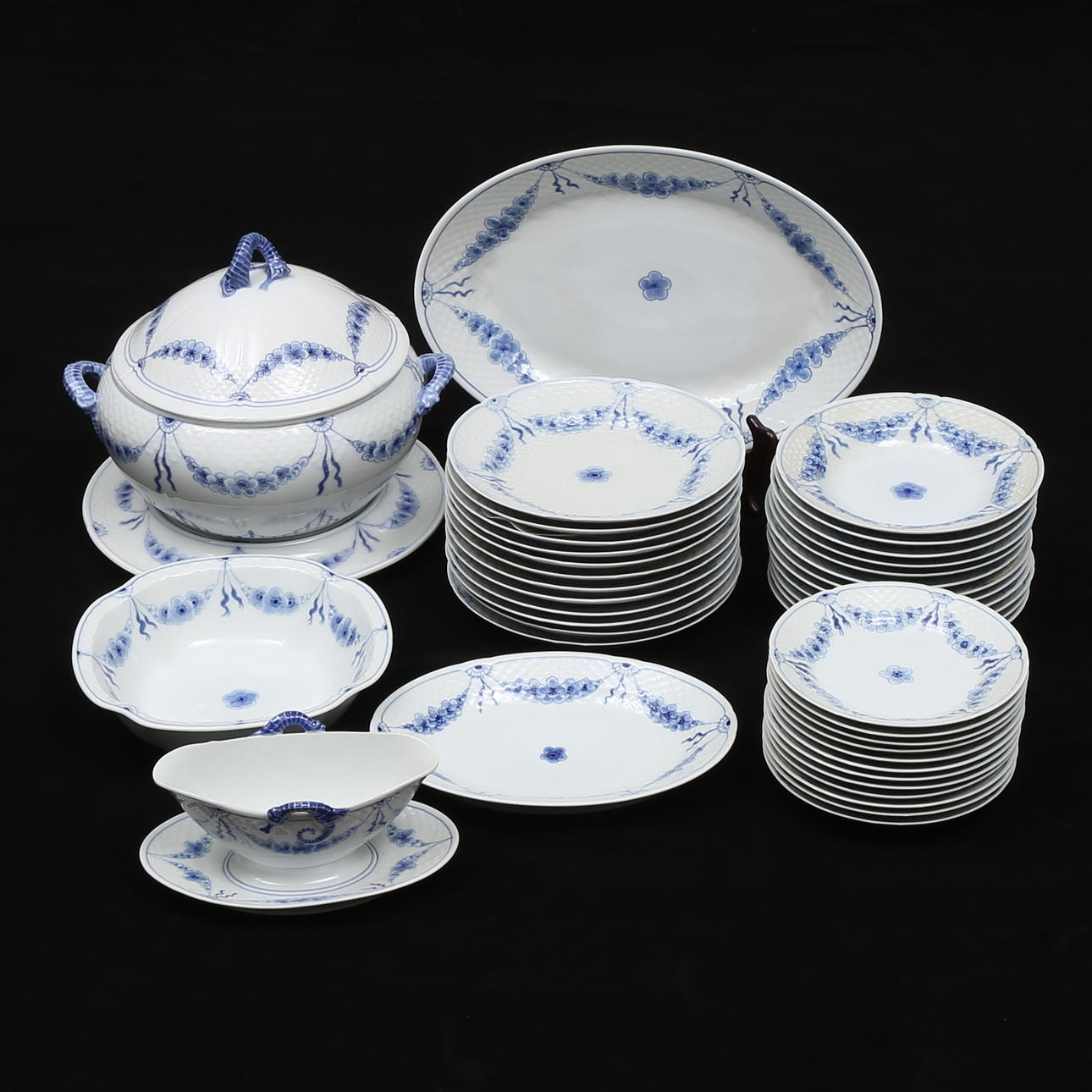 MATSERVIS, 41 delar, "Empire", Bing & Gröndahl.