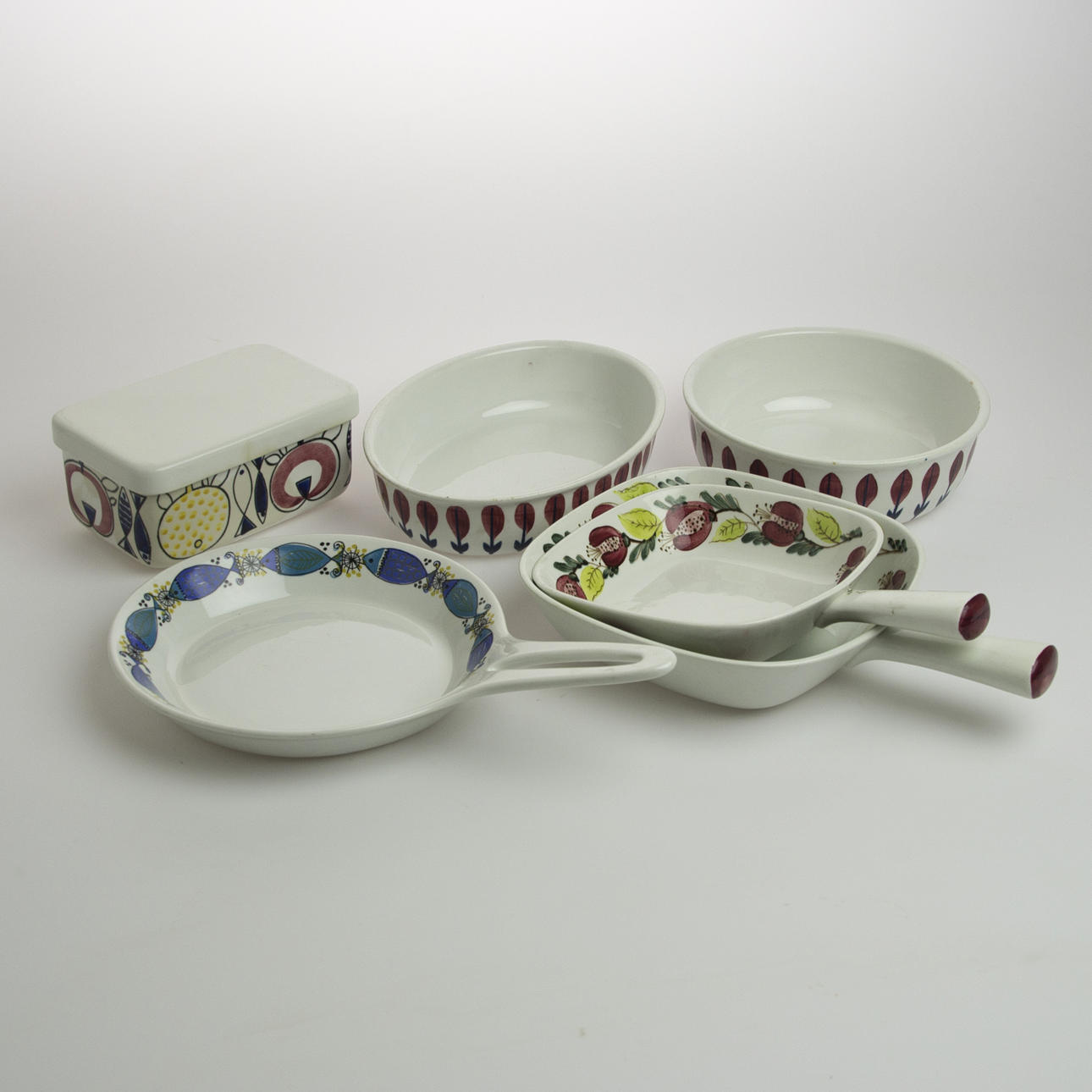 FORMAR, UPPLÄGGNINGSFAT M.M., 6 delar porslin, 1900-talets mitt.