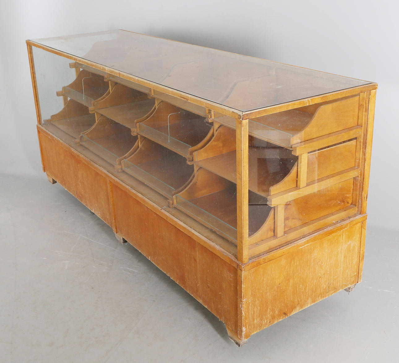 AFFÄRSDISK, 1900-tal.