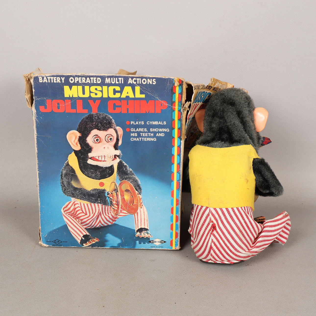 A MUSICAL JOLLY CHIMP. Leksaker - Leksaker - Auctionet
