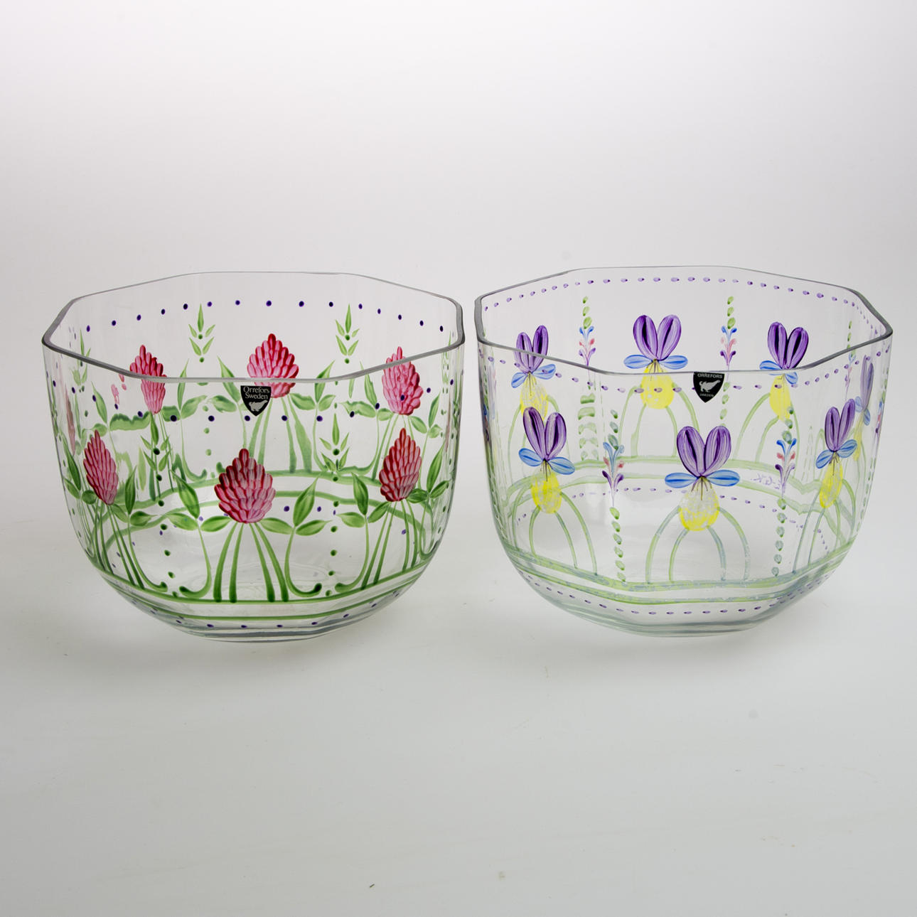 SKÅLAR, 2 stycken, "Viol" samt "Klöver", Eva Englund, Orrefors.